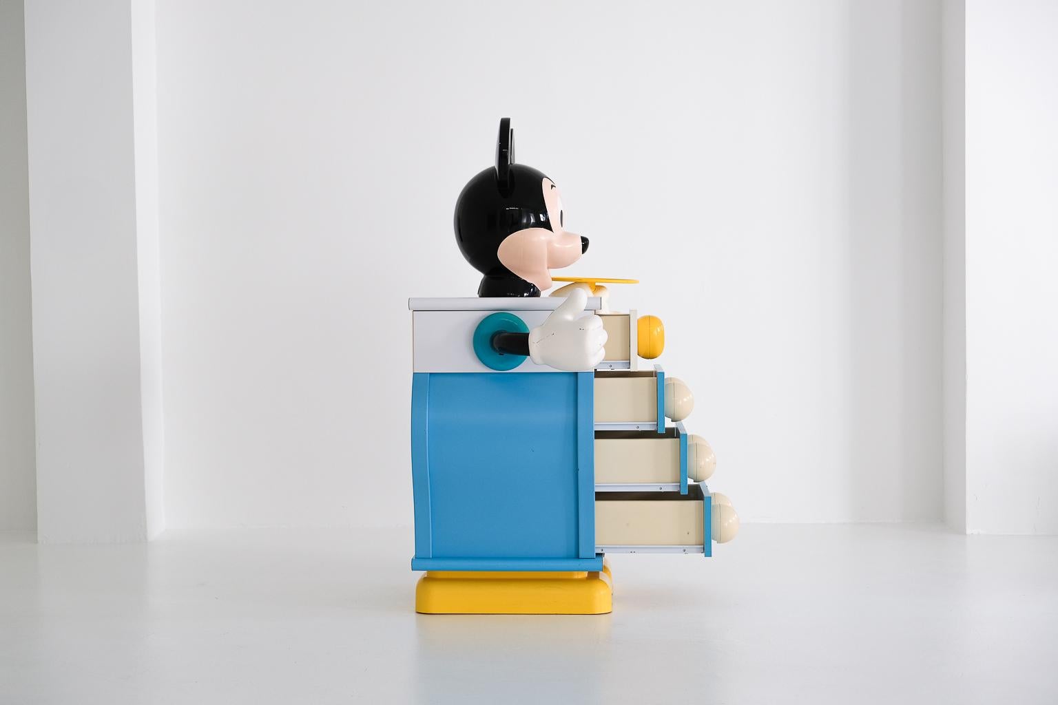 Commode Postmoder Mickey Mouser de Pierre Colleu pour Disney par Starform Bon état - En vente à Frankfurt am Main, DE