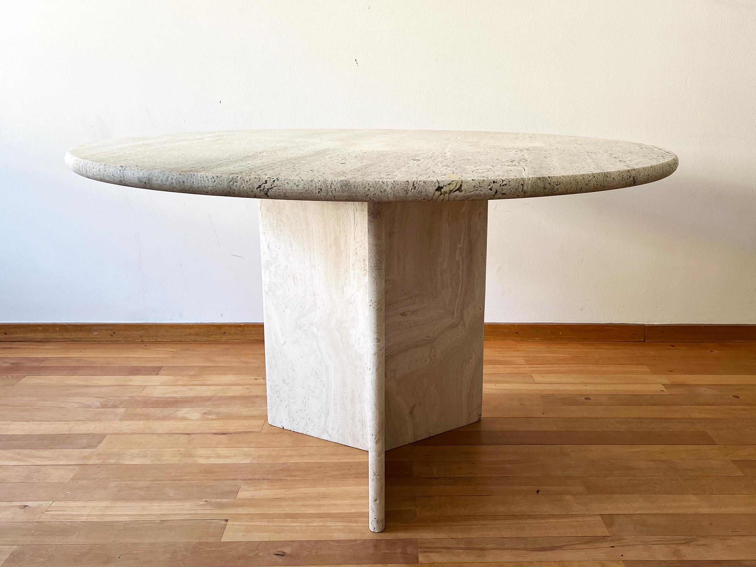 Postmodern 1970s Cream Off White Round Travertine Dining Table, Pedestal Base For Sale 4