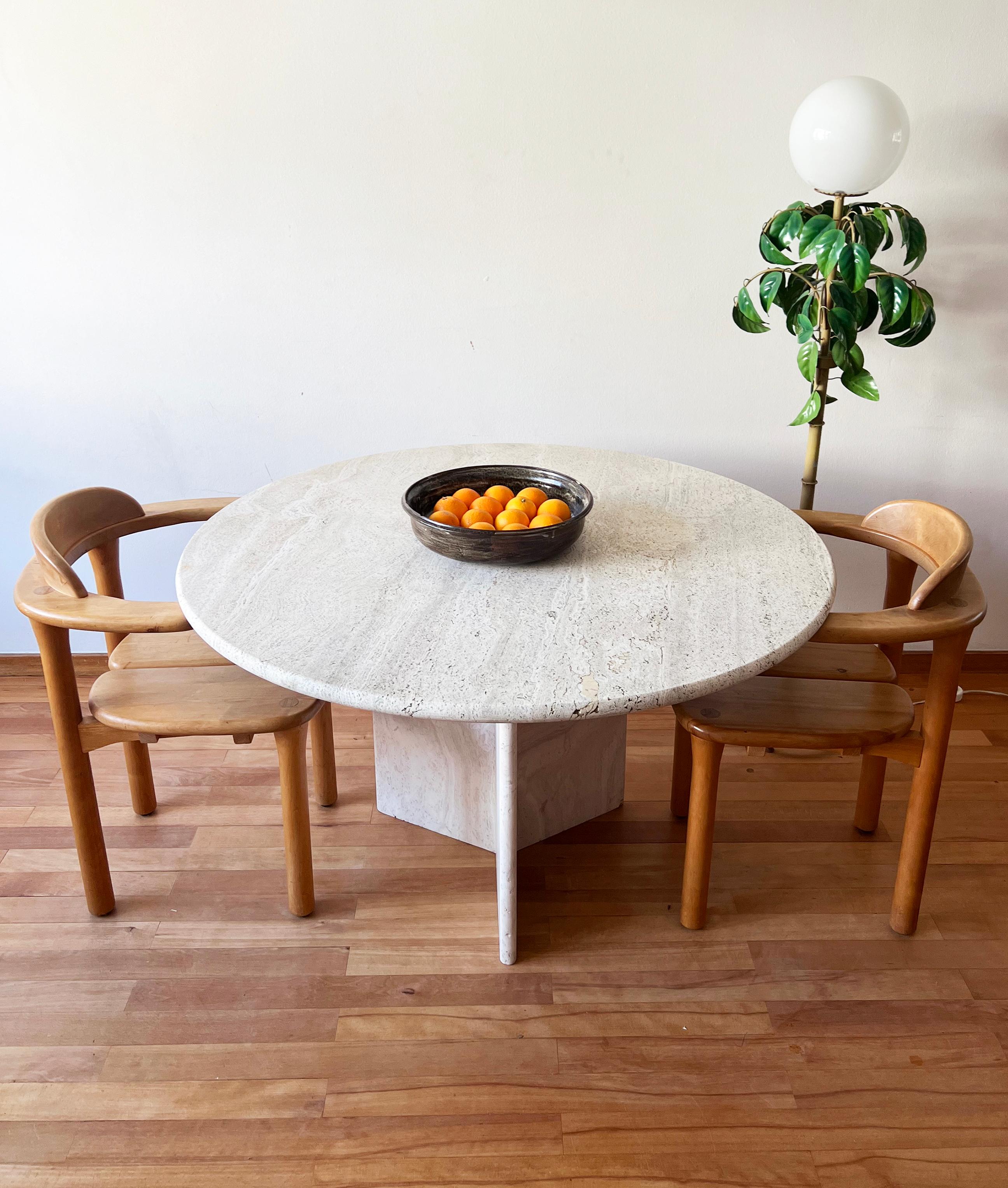 One of a kind Postmodern Italian designer 1970s off white round Solid travertine dining table with sculptural pedestal signature base

This table and base are In very good vintage condition, original from the 1970s.  

gorgeous in person

Gorgeous