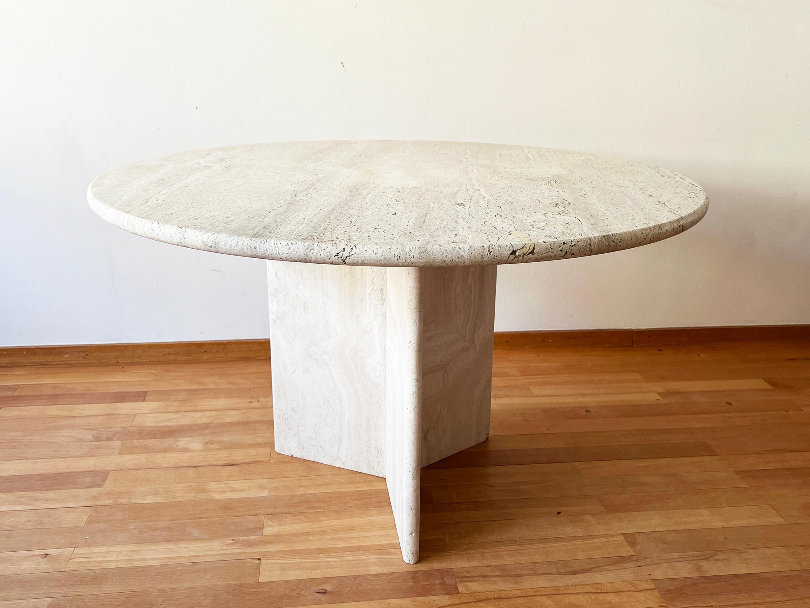 Postmodern 1970s Cream Off White Round Travertine Dining Table, Pedestal Base For Sale 1
