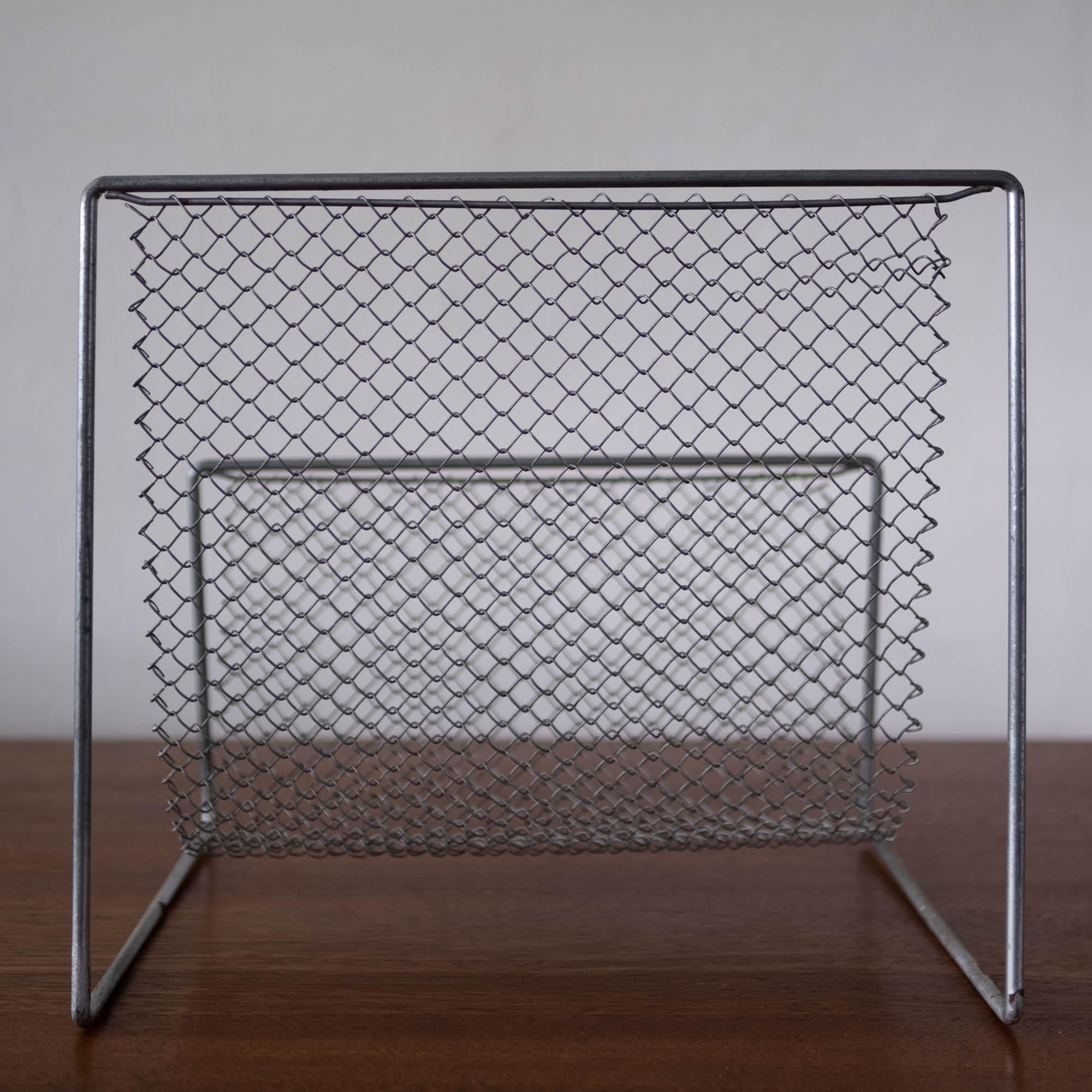 Postmodern 1980s Chainmail Magazine Holder In Good Condition In San Diego, CA