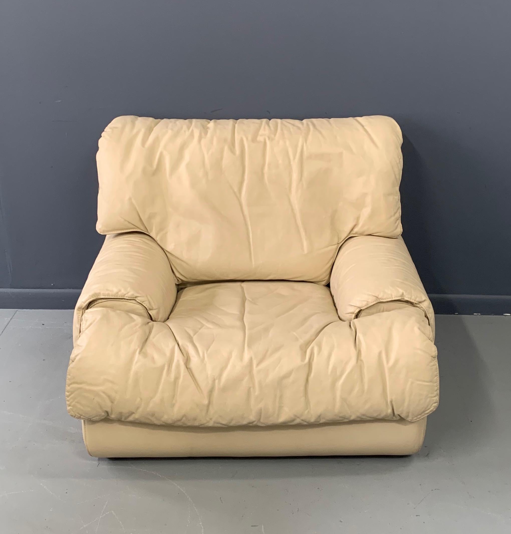This oversized lounge chair by Roche Bobois created in the 1980s is upholstered in luxuriously soft leather that is in beautiful condition.