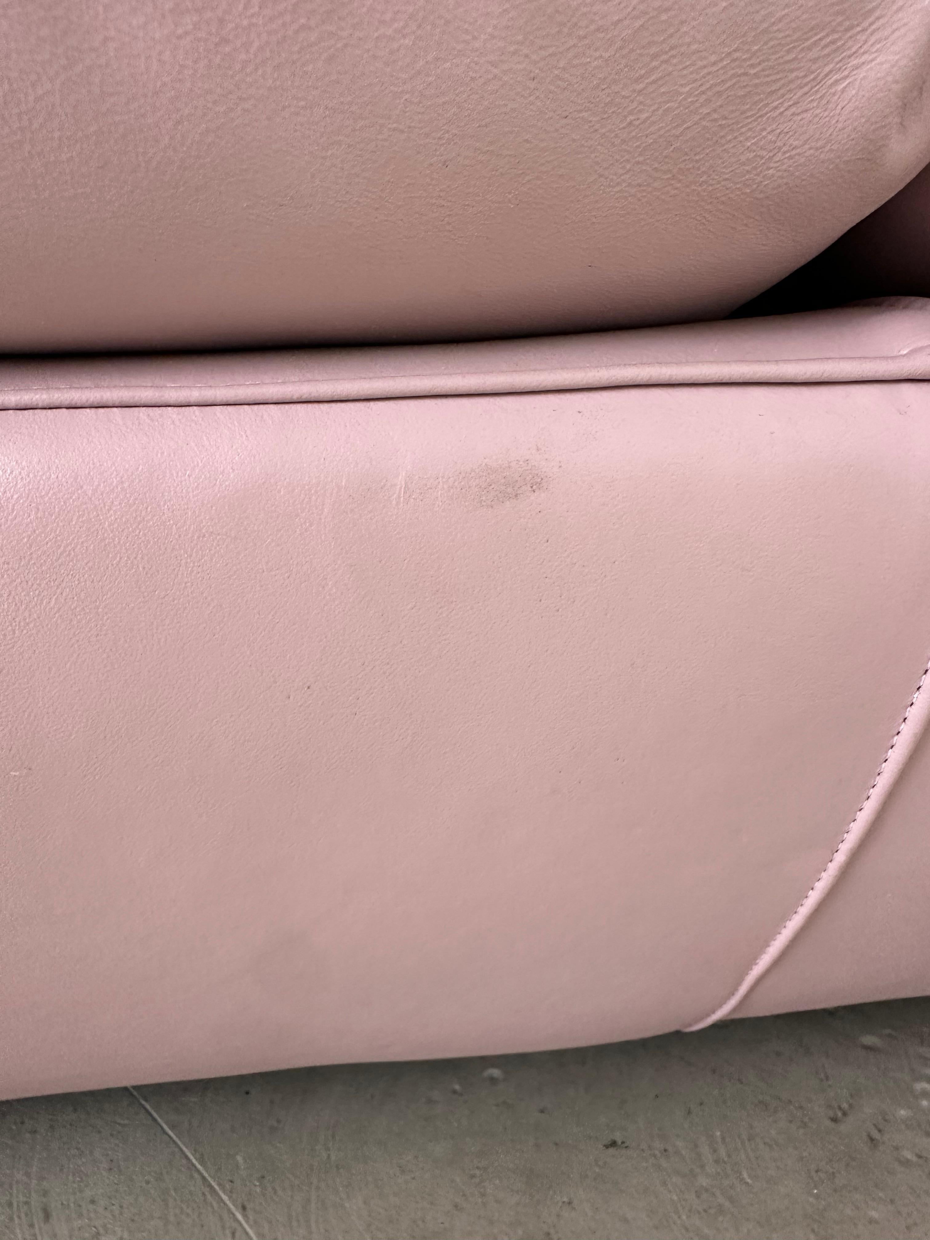 Postmodernes skulpturales rosa Ledersofa aus den 1990er Jahren im Angebot 5