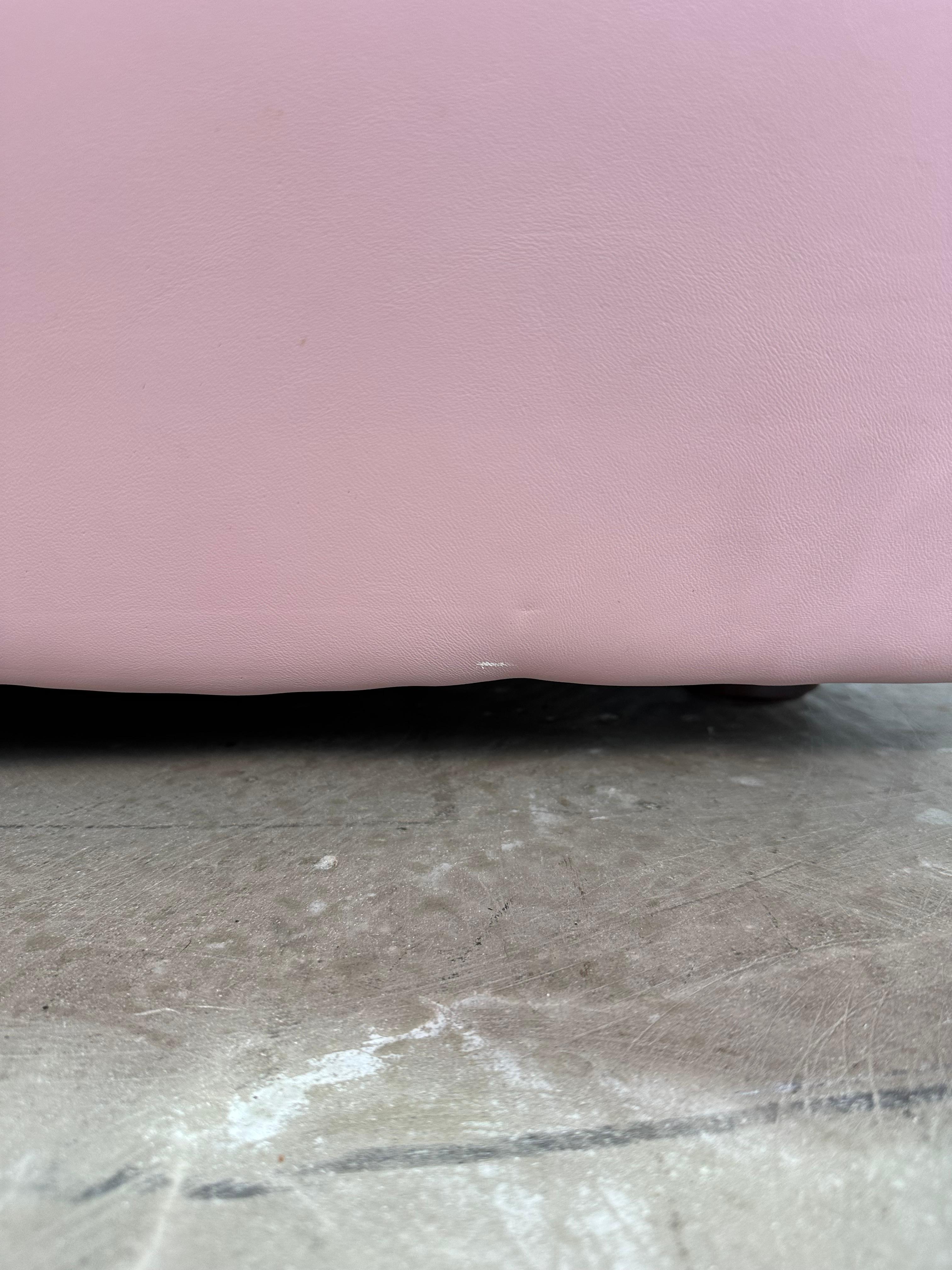 Postmodernes skulpturales rosa Ledersofa aus den 1990er Jahren im Angebot 6
