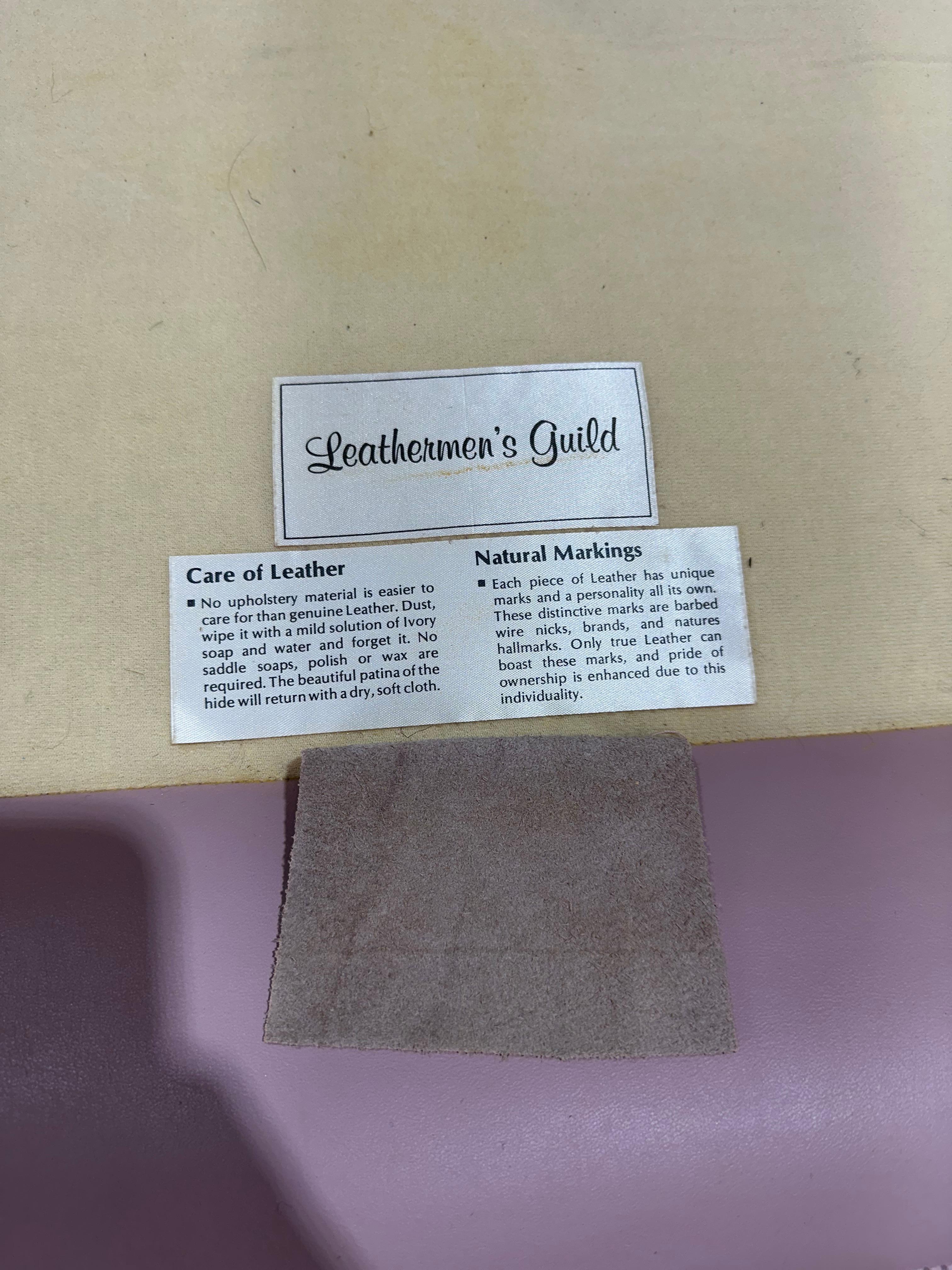 Postmodernes skulpturales rosa Ledersofa aus den 1990er Jahren im Angebot 2