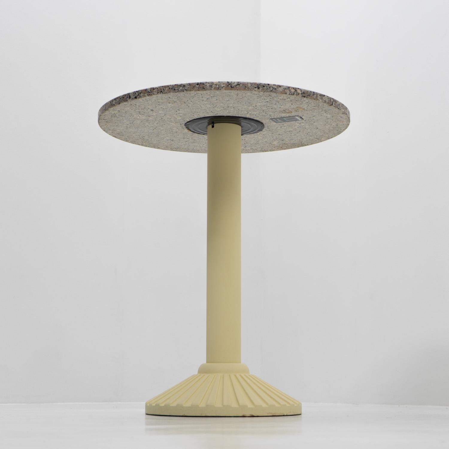 Postmodern “625” Coffee / Side Table by Peter Noever for Zanotta, 1980s In Good Condition For Sale In Renens, CH