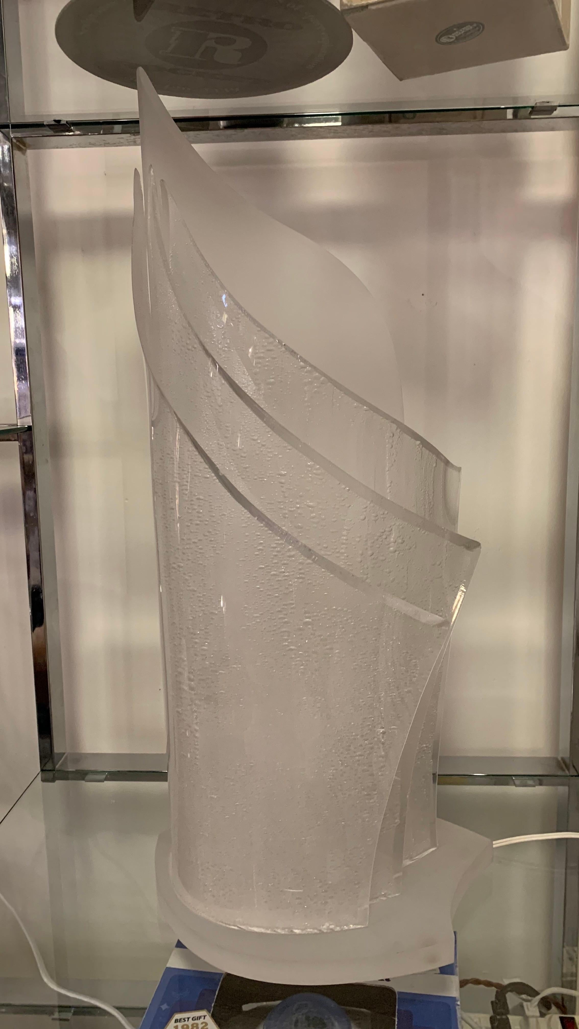 Lampe postmoderne en acrylique par CYB en vente 10