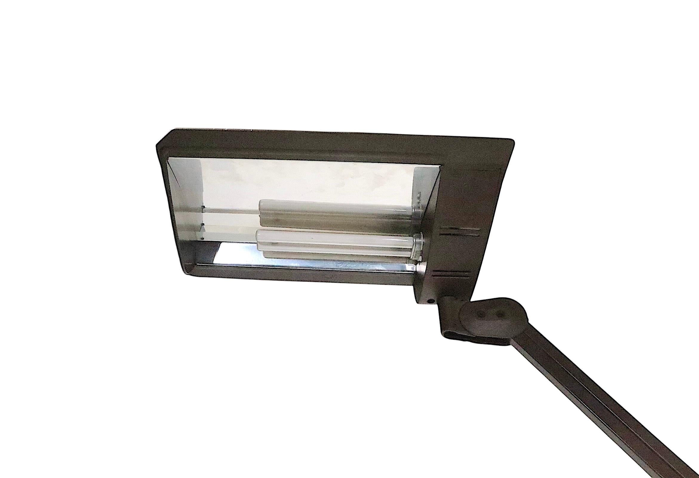 Postmoderne Schreibtischlampe Poise mit verstellbarem Winkel von LUXO um 1970 im Angebot 1