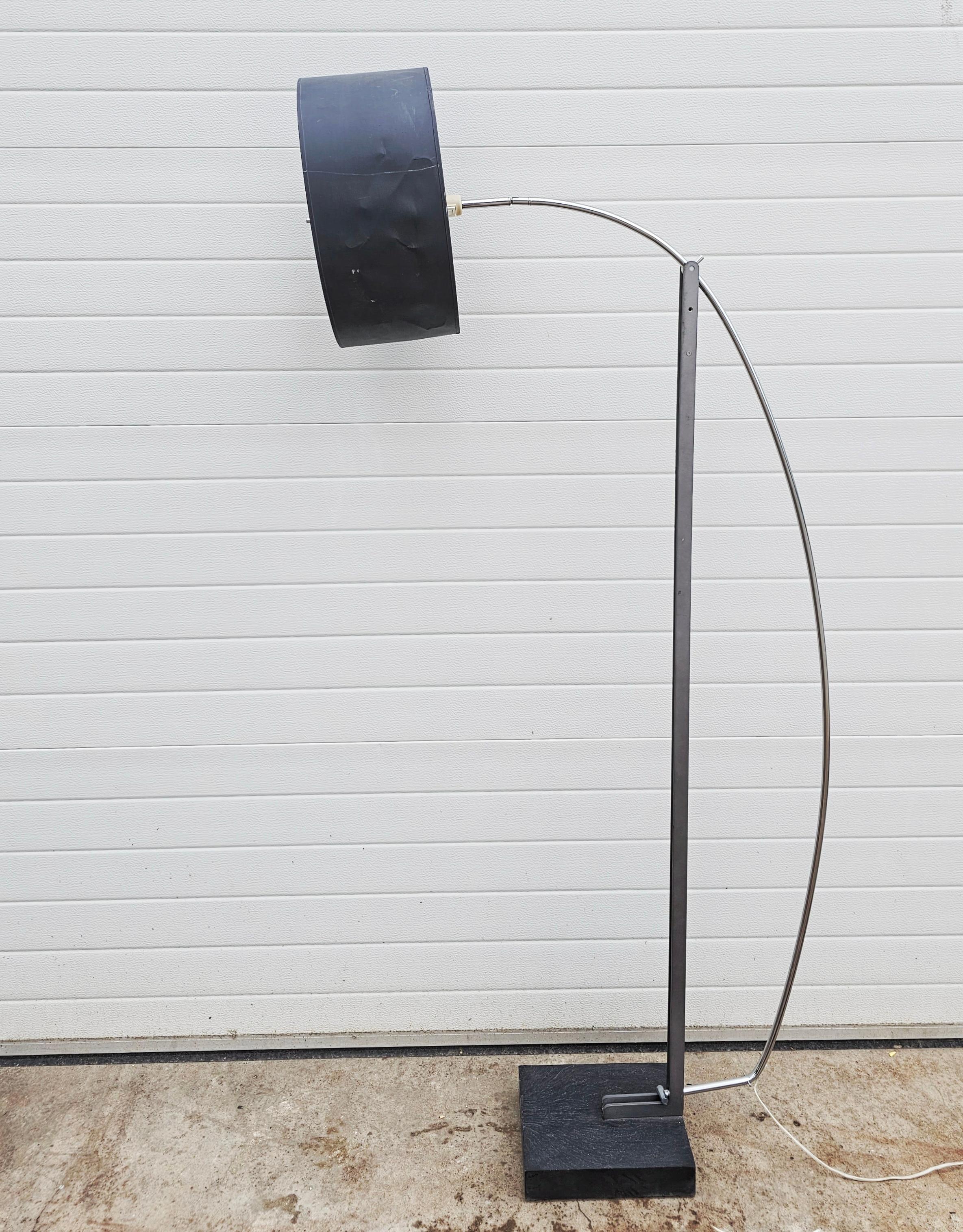 Lámpara de pie posmoderna regulable de Ligne Roset Model Mama en venta 5