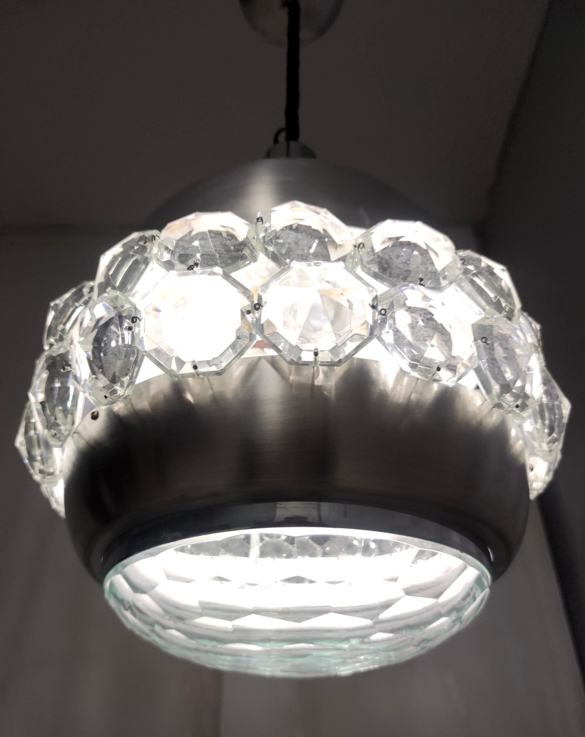 Postmodern Aluminum, Crystal and Glass Pendant by Pia Guidetti Crippa for Lumi In Good Condition For Sale In Bresso, Lombardy