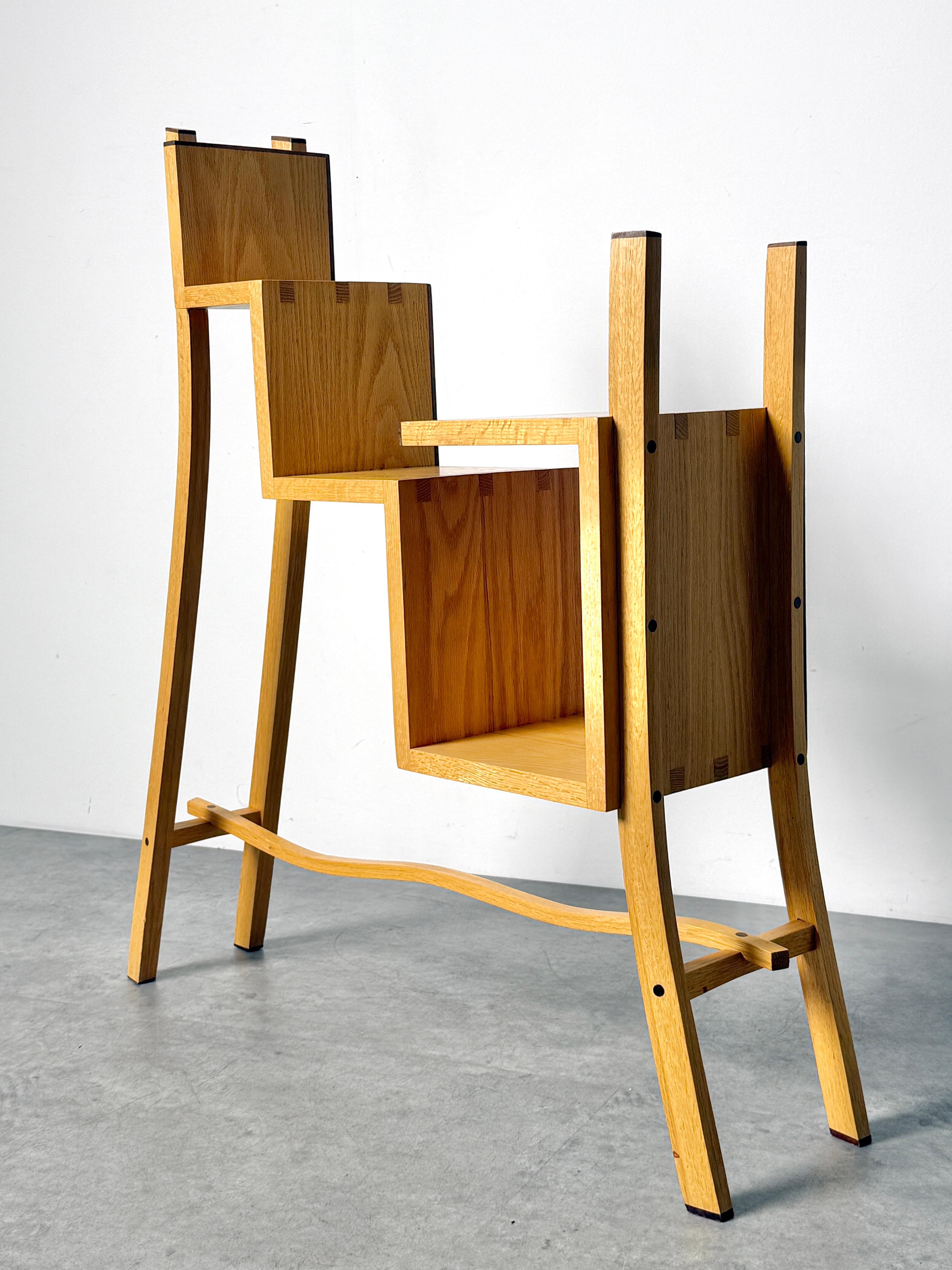 Postmodernes amerikanisches Studio Craft Skulpturales Wood Display Konsolenregal 1990er Jahre im Angebot 5