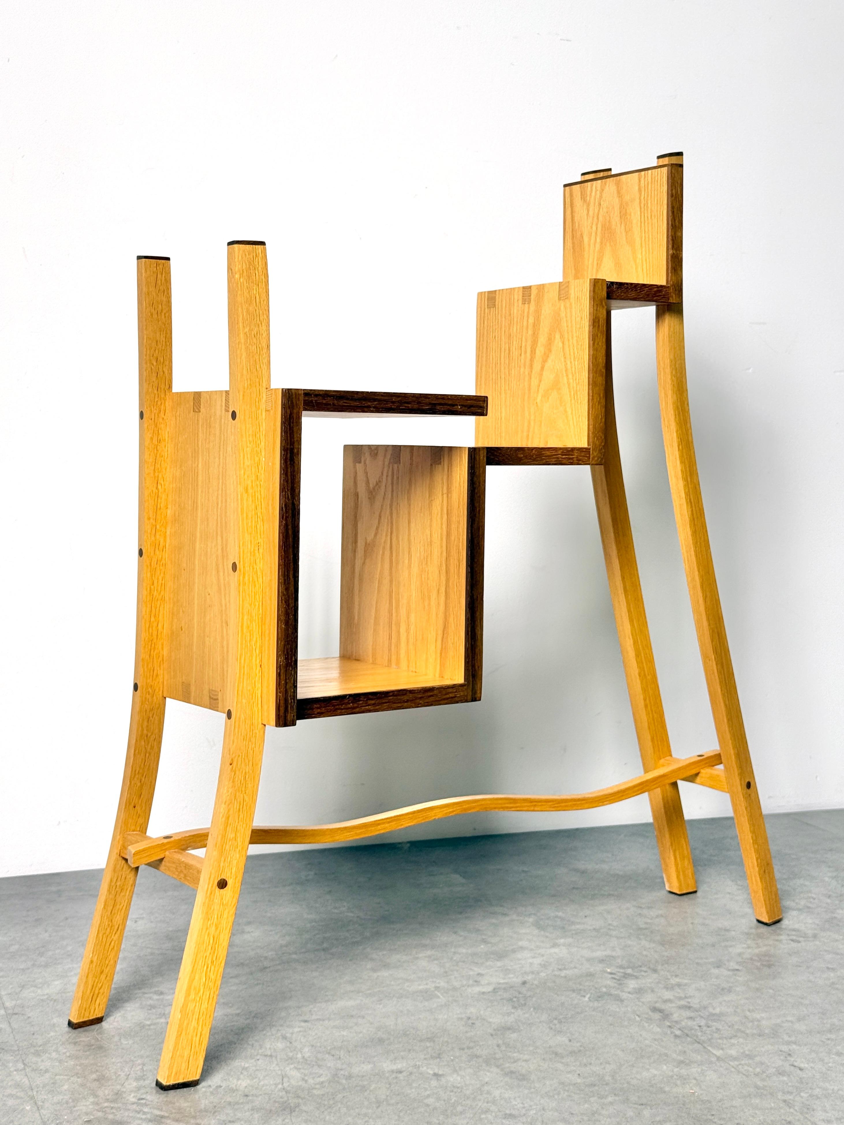 Postmodernes amerikanisches Studio Craft Skulpturales Wood Display Konsolenregal 1990er Jahre (Ende des 20. Jahrhunderts) im Angebot