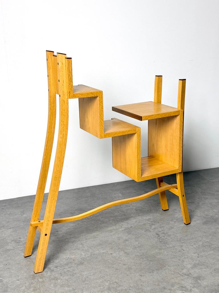 Postmodernes amerikanisches Studio Craft Skulpturales Wood Display Konsolenregal 1990er Jahre im Angebot 4