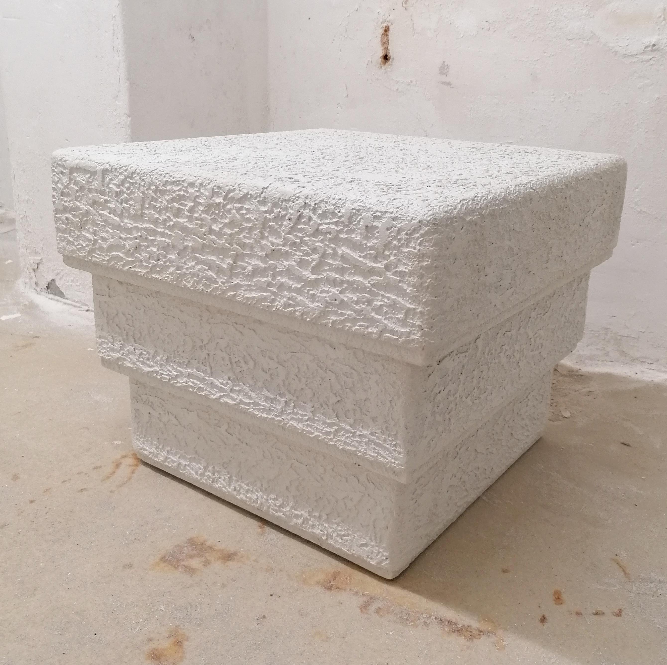 Postmodern American textured plaster / concrete side or coffee table, 1980s In Good Condition For Sale In Hastings, GB