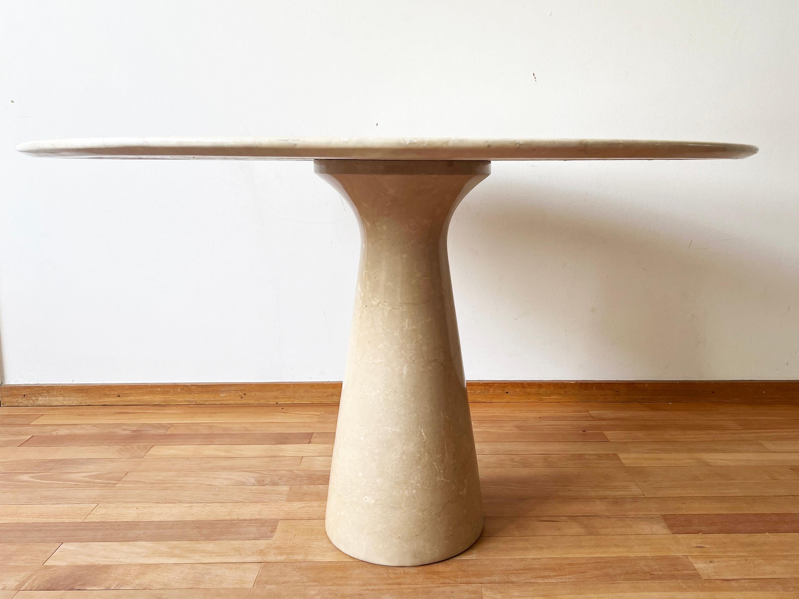 Postmodern Angelo Mangiarotti Cream Off White Marble Dining Table, Pedestal Base In Good Condition For Sale In Basel, BS