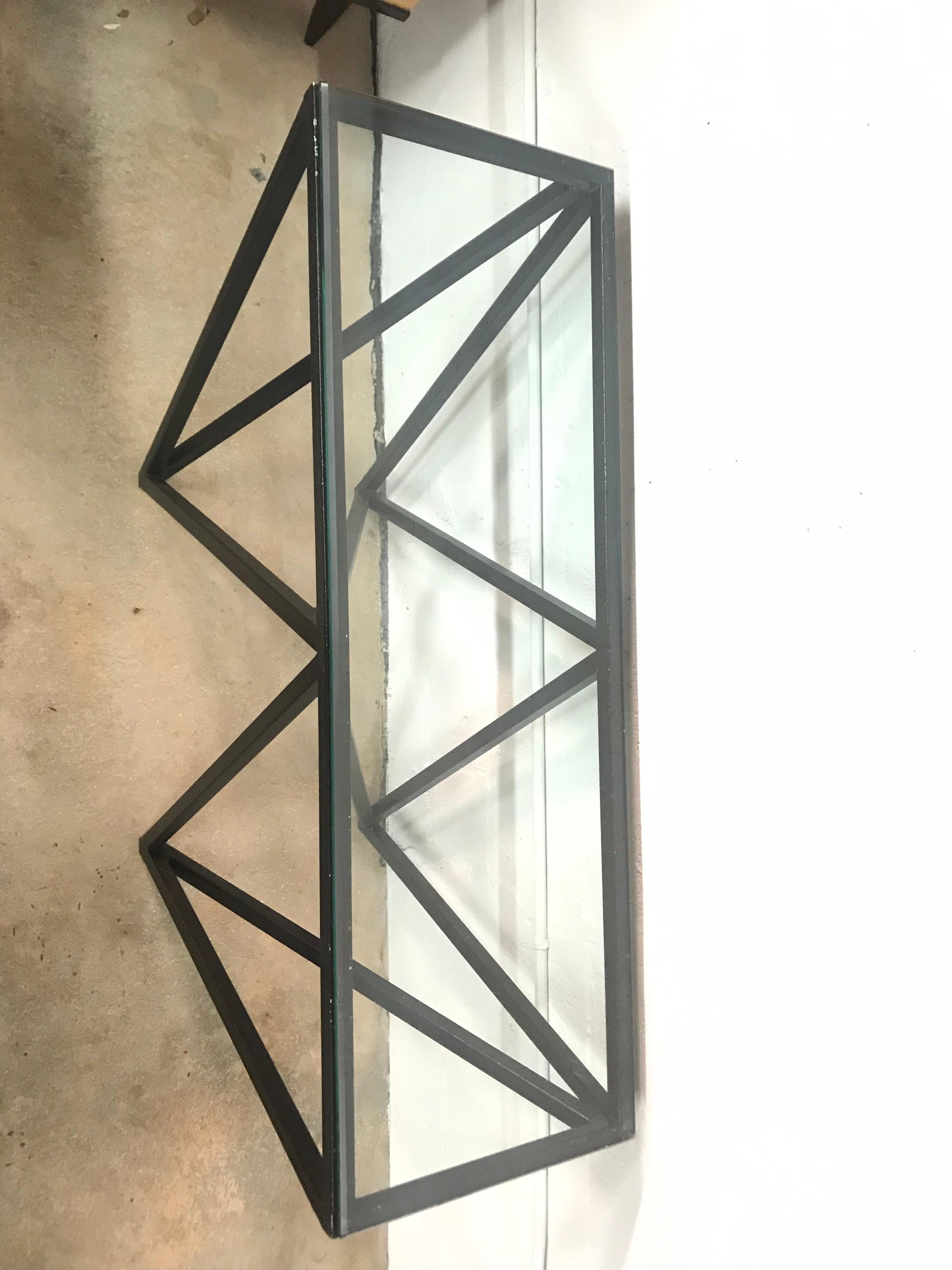 Moderner architektonischer Konsolen- oder Sofatisch aus schwarzem Stahl und Glas 2