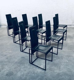 Design/One Postmoderne Ensemble de 10 chaises de salle à manger 1980's Italie