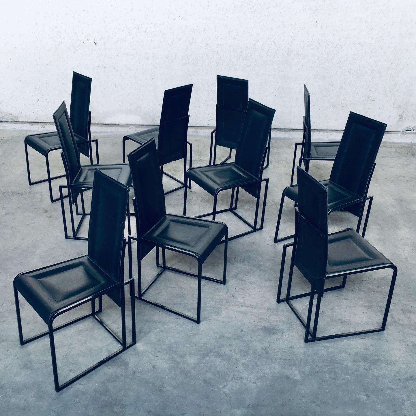 Postmodern Architectural Design Set of 10 Dining Chairs 1980's Italy In Good Condition For Sale In Oud-Turnhout, VAN