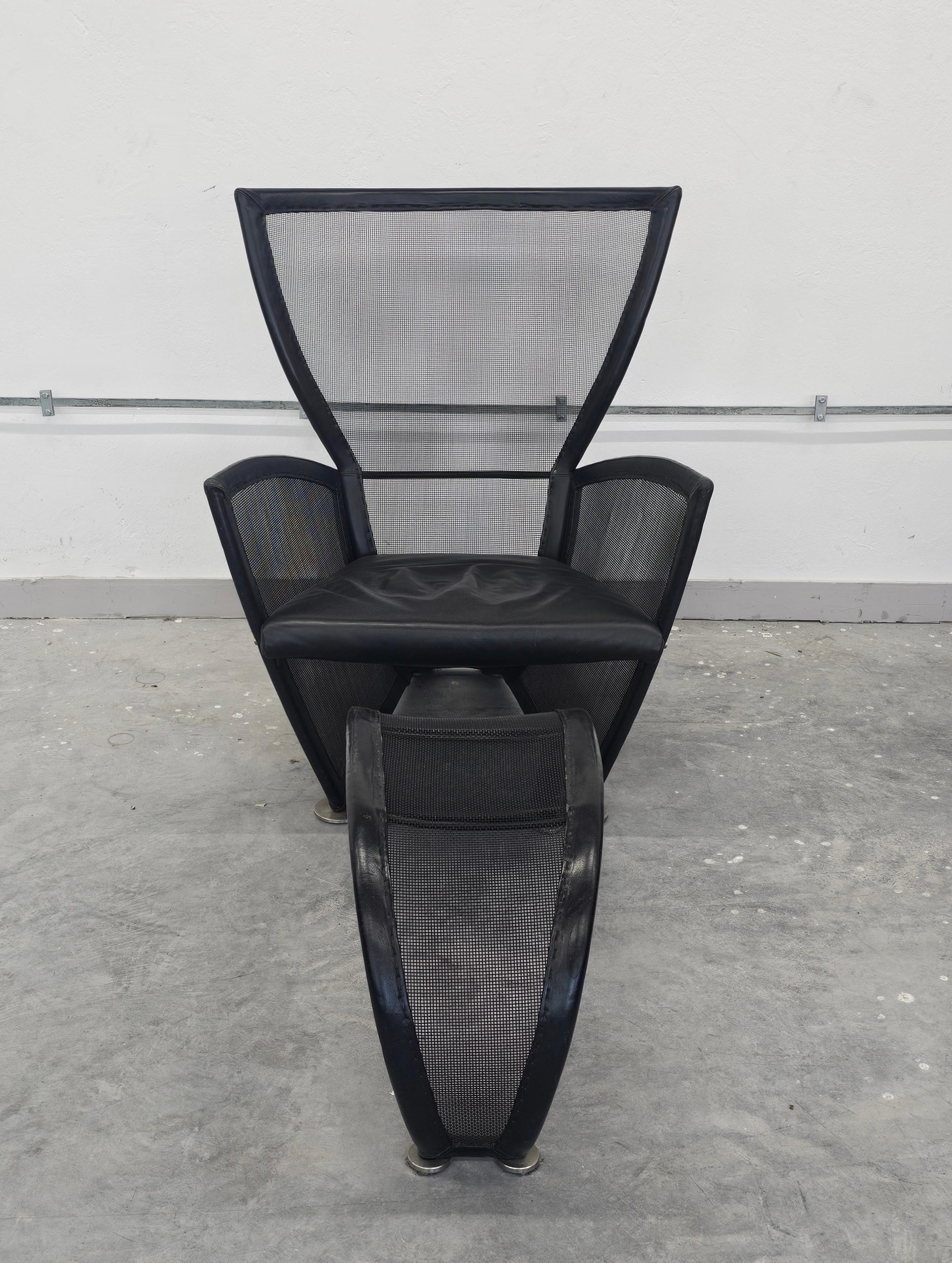 In questo annuncio troverai una rarissima poltrona postmoderna con pouf 
