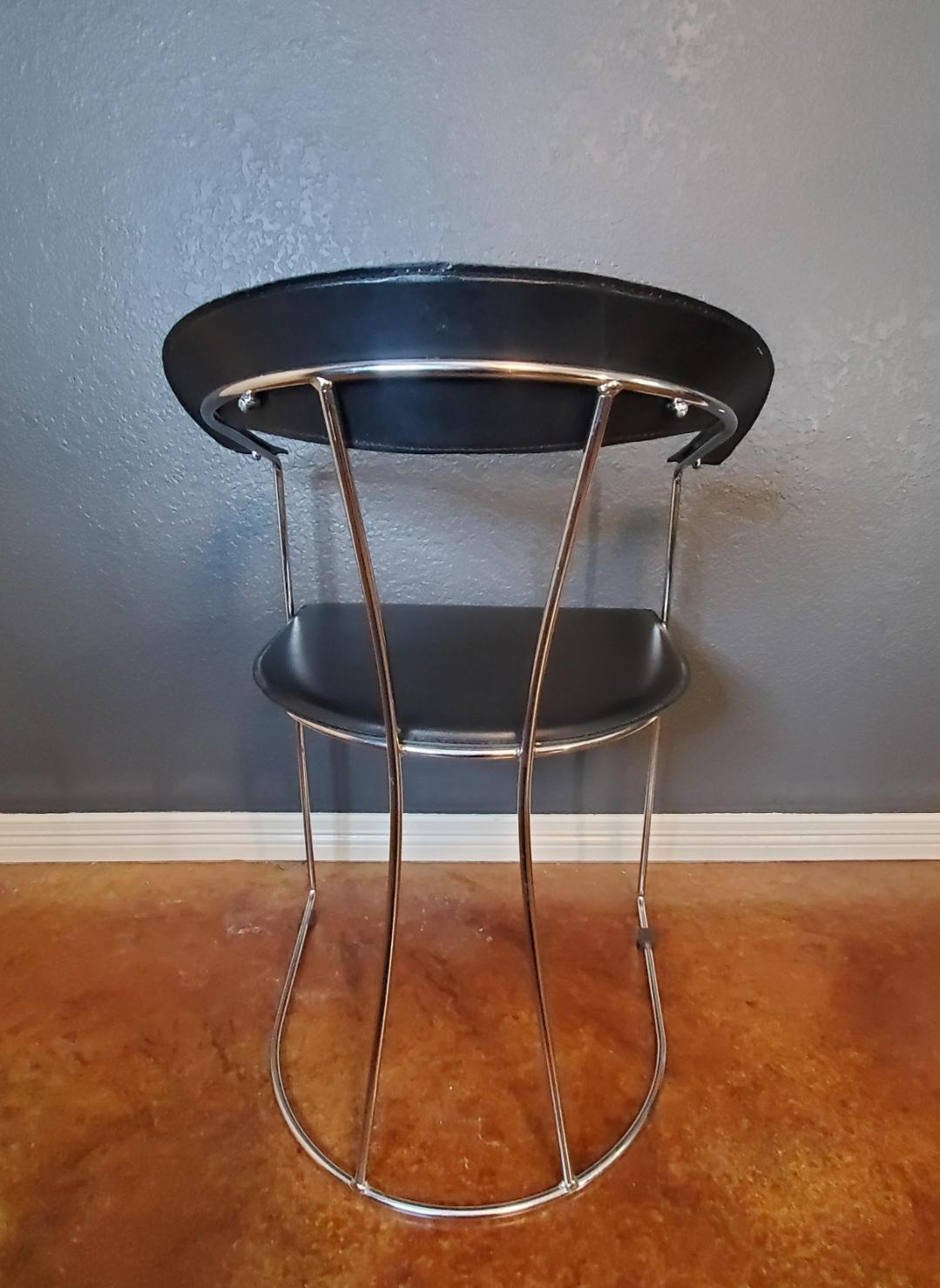 Postmoderner Arrben-Stuhl „Ursula“ aus schwarzem italienischem Leder und Chrom im Angebot 5