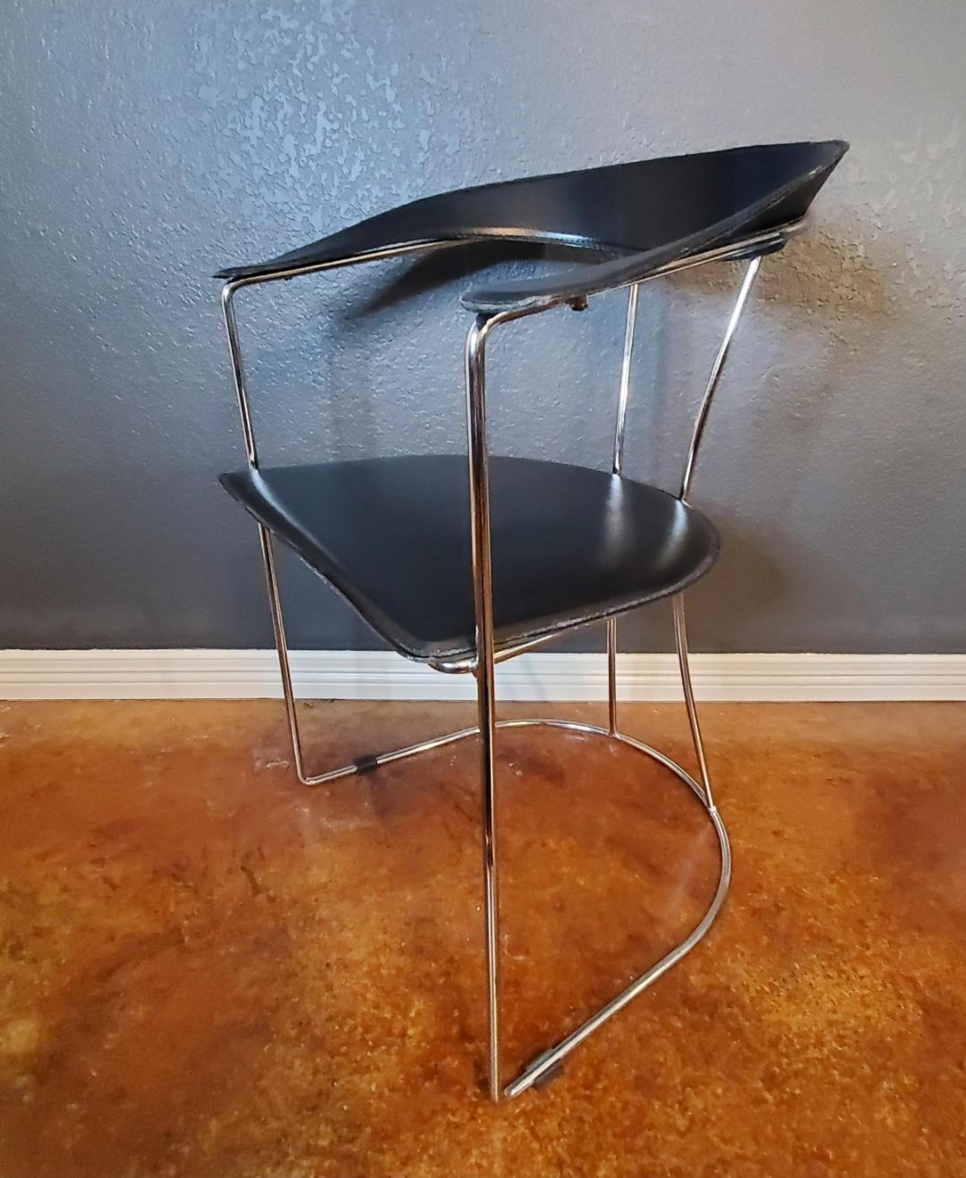 Postmoderner Arrben-Stuhl „Ursula“ aus schwarzem italienischem Leder und Chrom im Angebot 7