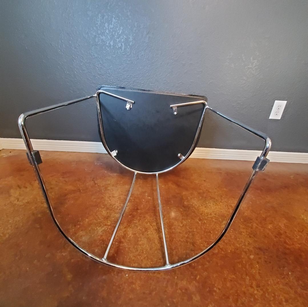 Postmoderner Arrben-Stuhl „Ursula“ aus schwarzem italienischem Leder und Chrom (Ende des 20. Jahrhunderts) im Angebot