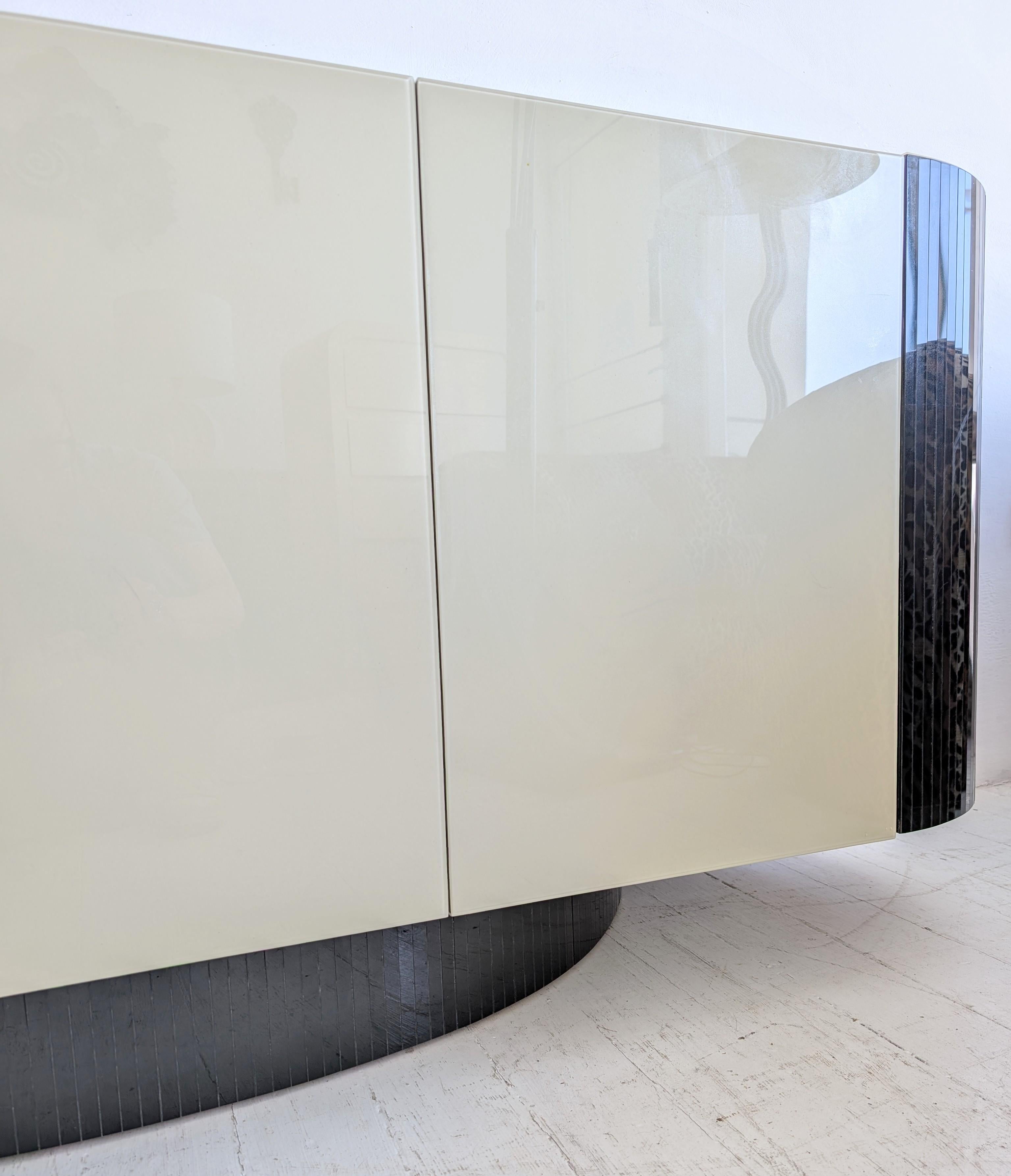 Credenza postmoderna art deco revival con estremità curve in stile Karl Springer, USA anni '80 in vendita 9