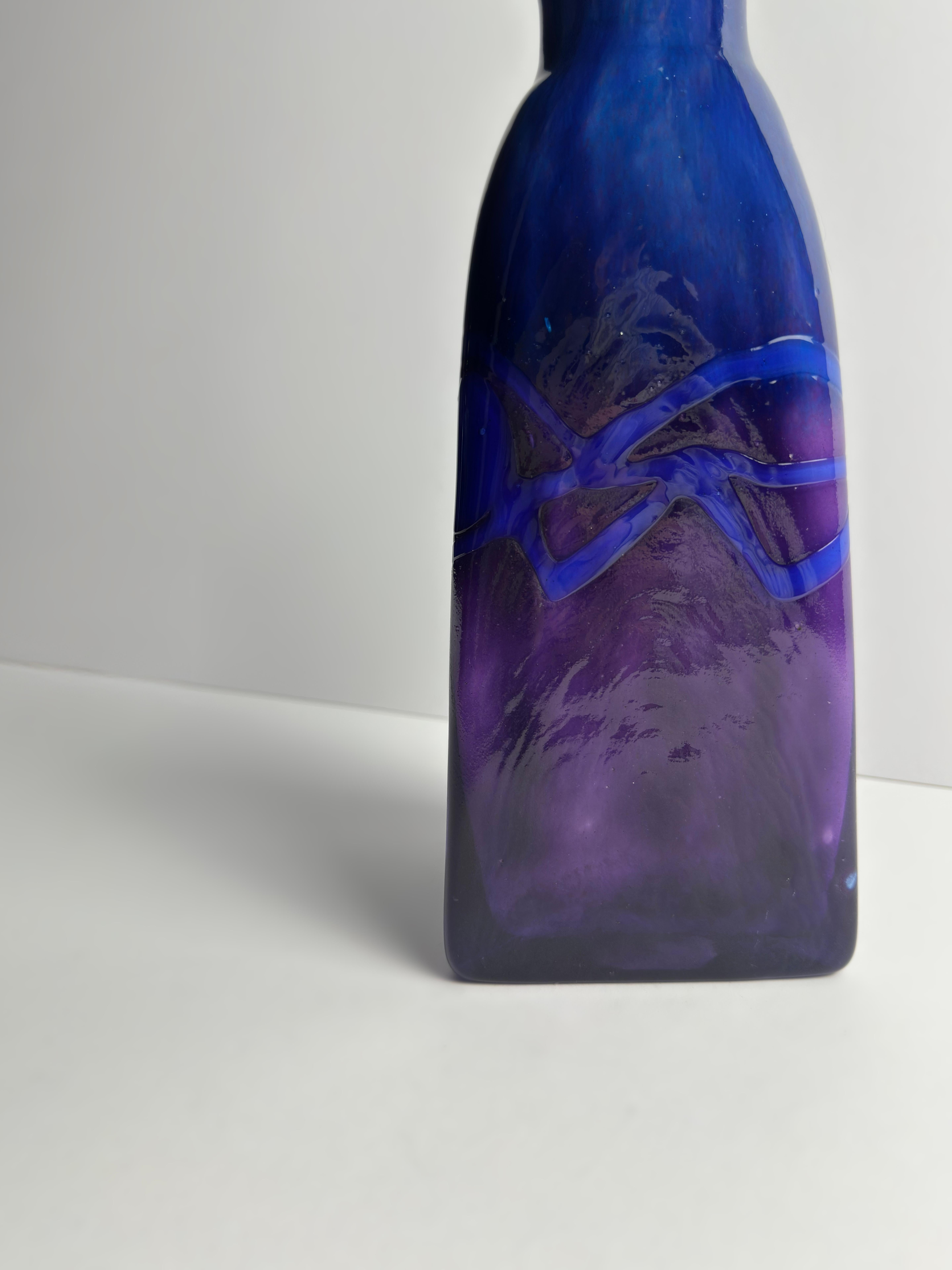 Britannico Vaso in vetro artistico postmoderno di Colin Terris per Caithness, Scotland, anni '90 in vendita