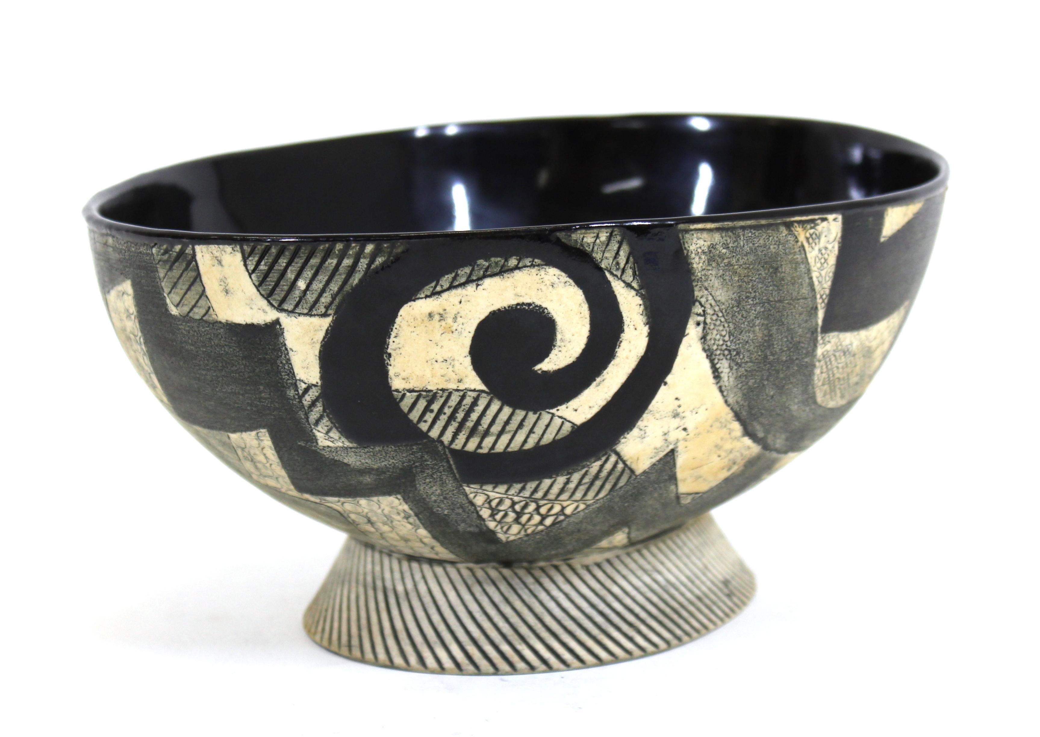 Postmodern Art Studio Ceramic Bowl In Good Condition In New York, NY