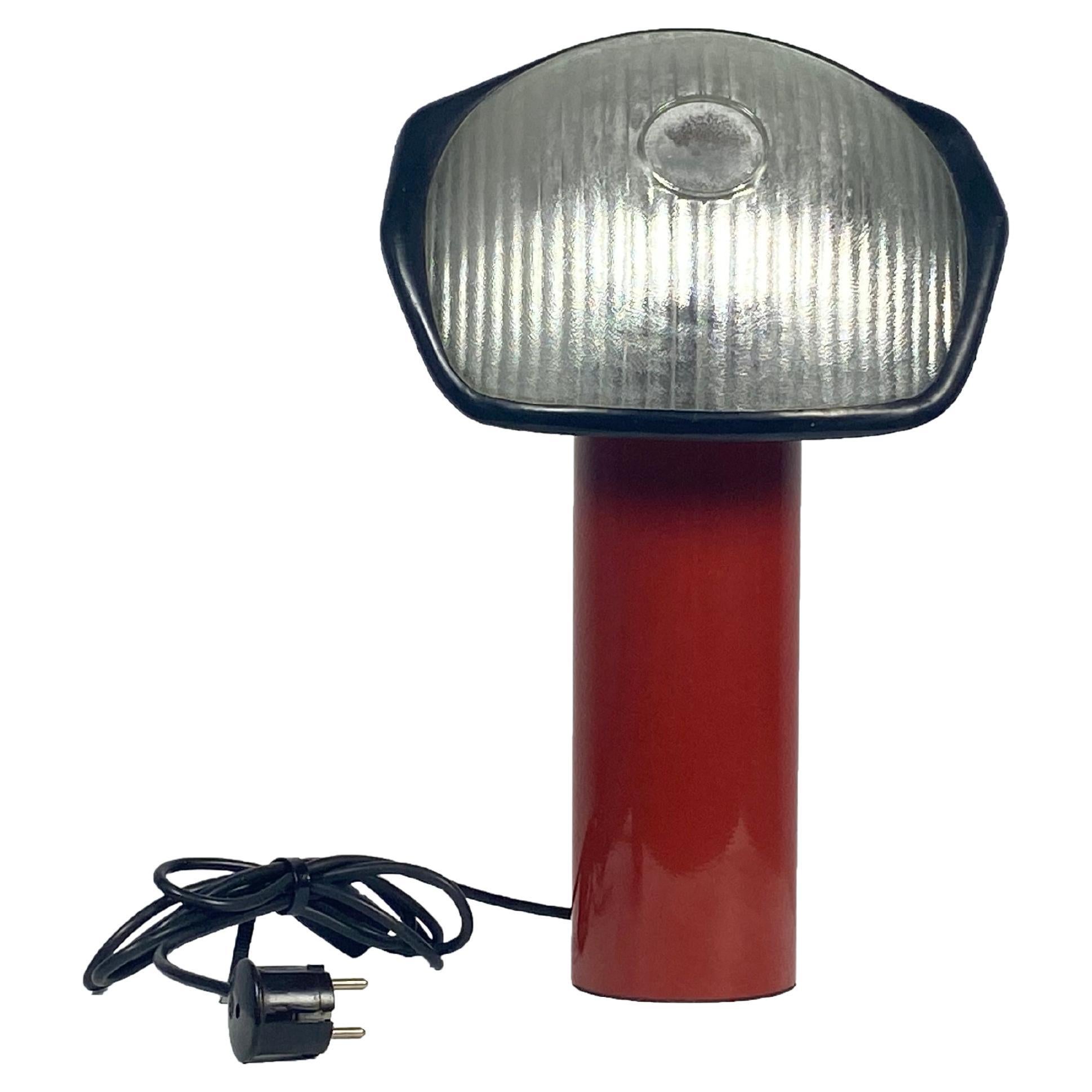 Artemide Brontes, lampe de bureau

Lampe postmoderne Brontes, conçue par Cini Boeri pour Artemide en 1981, avec des fabricants de literie.

une lampe de bureau post-moderne créant une lumière d'ambiance sur votre bureau ou également un élément très