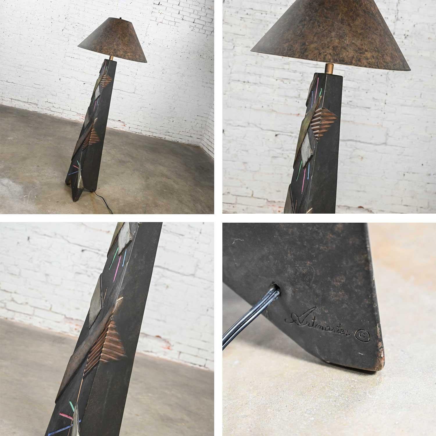 Postmodern Artmaster Studios Geometric Triangular Painted Plaster Floor Lamp For Sale 3