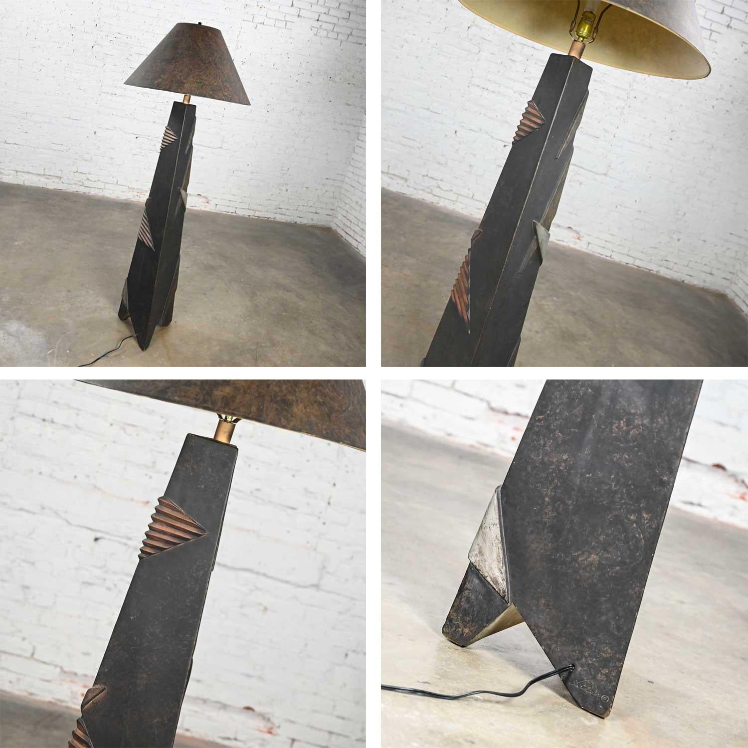 Geometrische dreieckige Stehlampe aus lackiertem Gips, Postmodern Artmaster Studios im Angebot 6