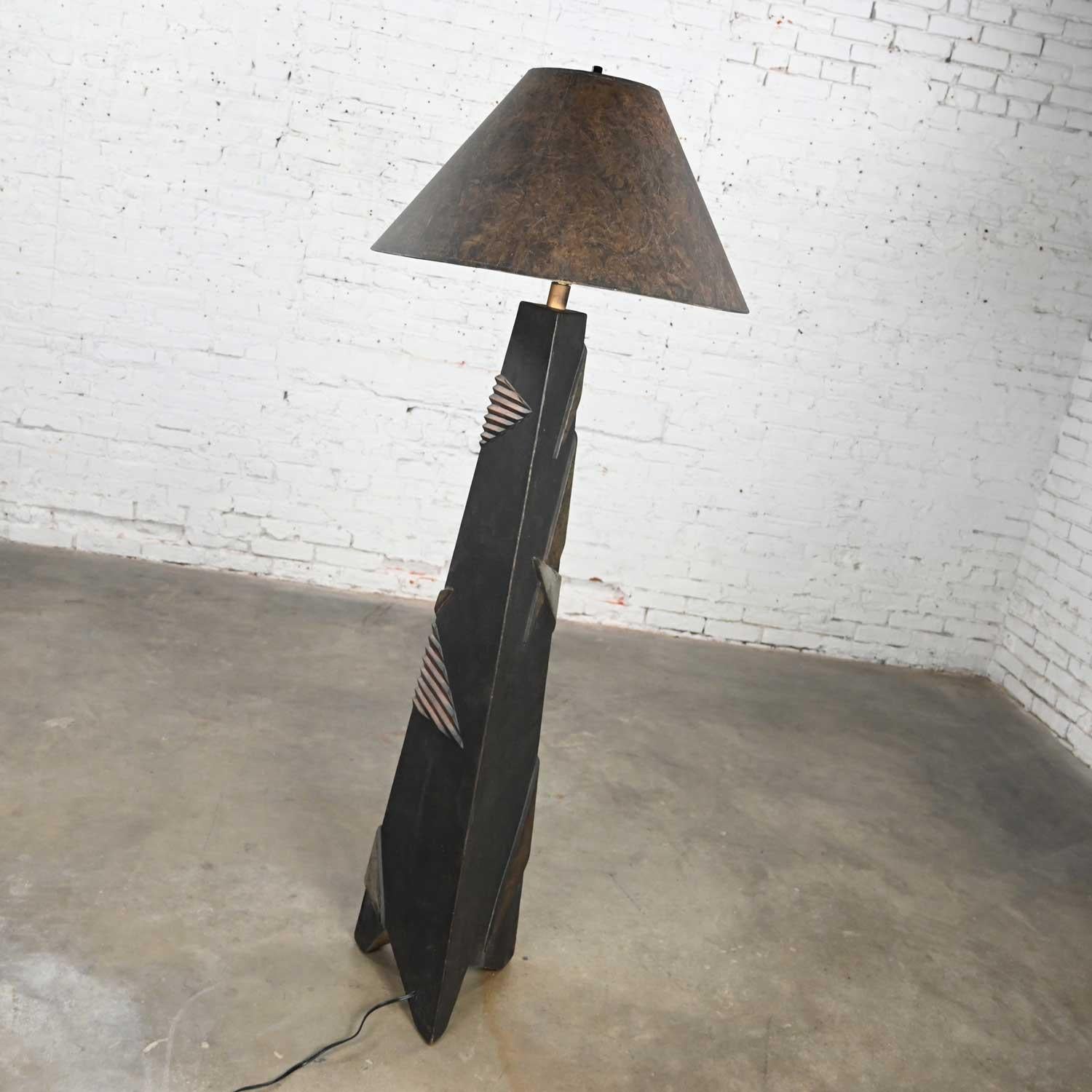 Post-Modern Postmodern Artmaster Studios Geometric Triangular Painted Plaster Floor Lamp For Sale