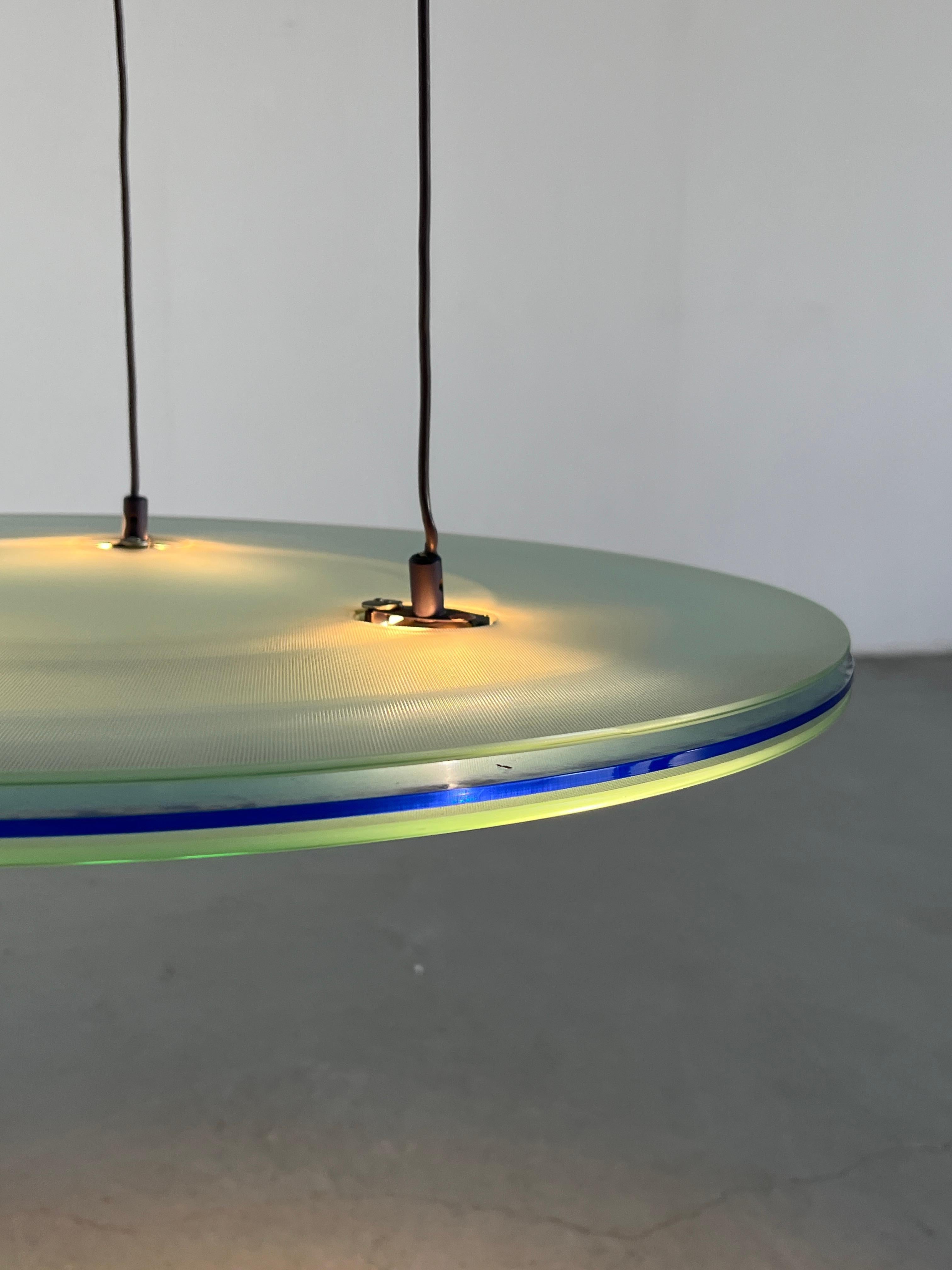 Postmoderne Pendelleuchte „Aurora“ von Perry King & Santiago Miranda für Arteluce (Metall)