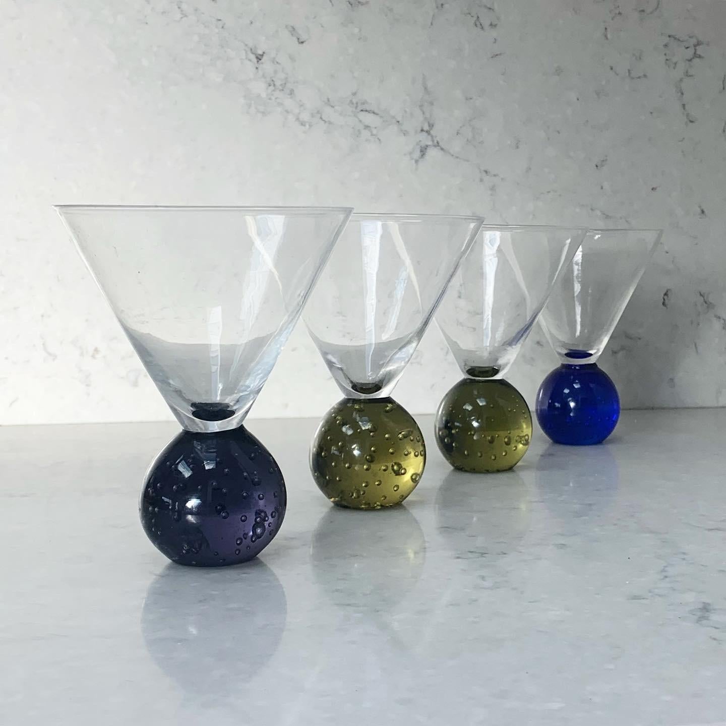 Set of 4 postmodern martini glasses with sphère base. 1 amethyst, 1 YvesKleinBlue, 2 olives. A rare set. Flawless. Cheers!
Measures: 5.25” tall.