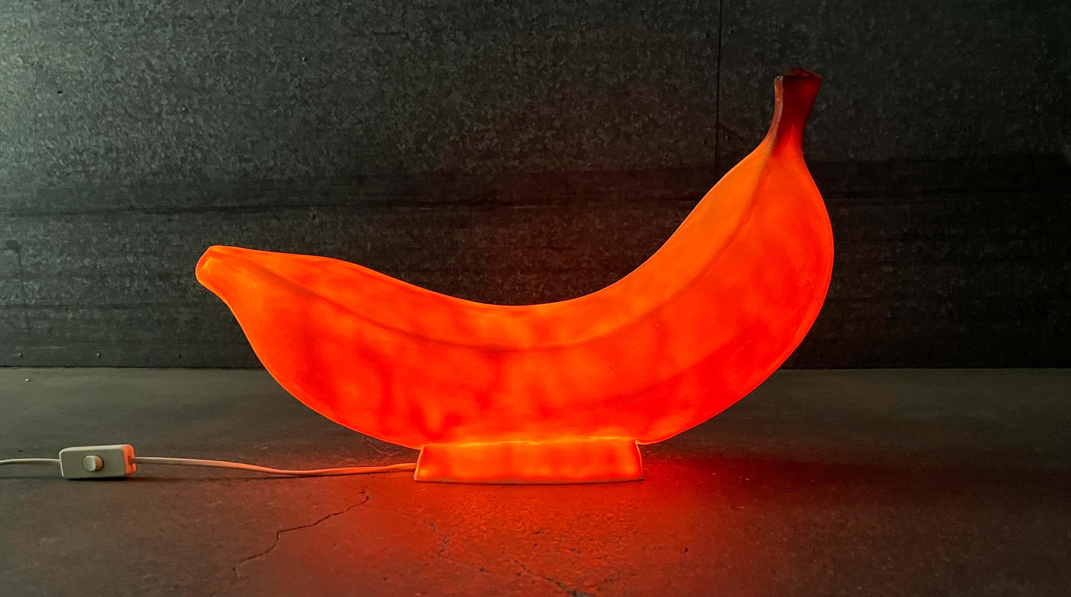 Lámpara de pie Postmoderna Banana de Heico, años 80 en venta 11