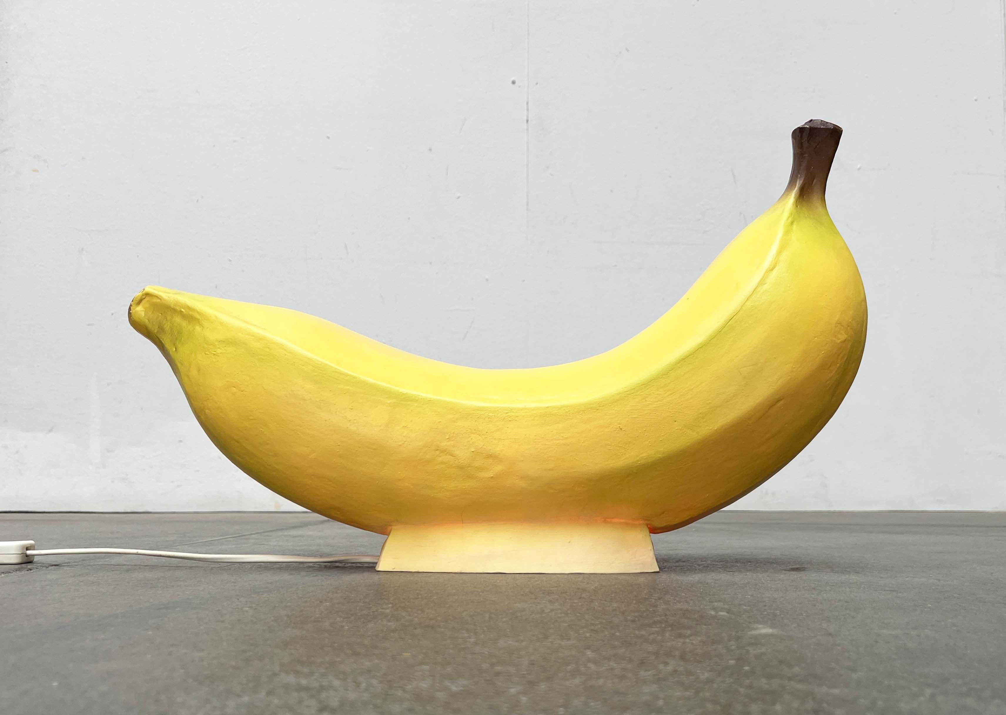 Lámpara de pie Postmoderna Banana de Heico, años 80 Plástico en venta
