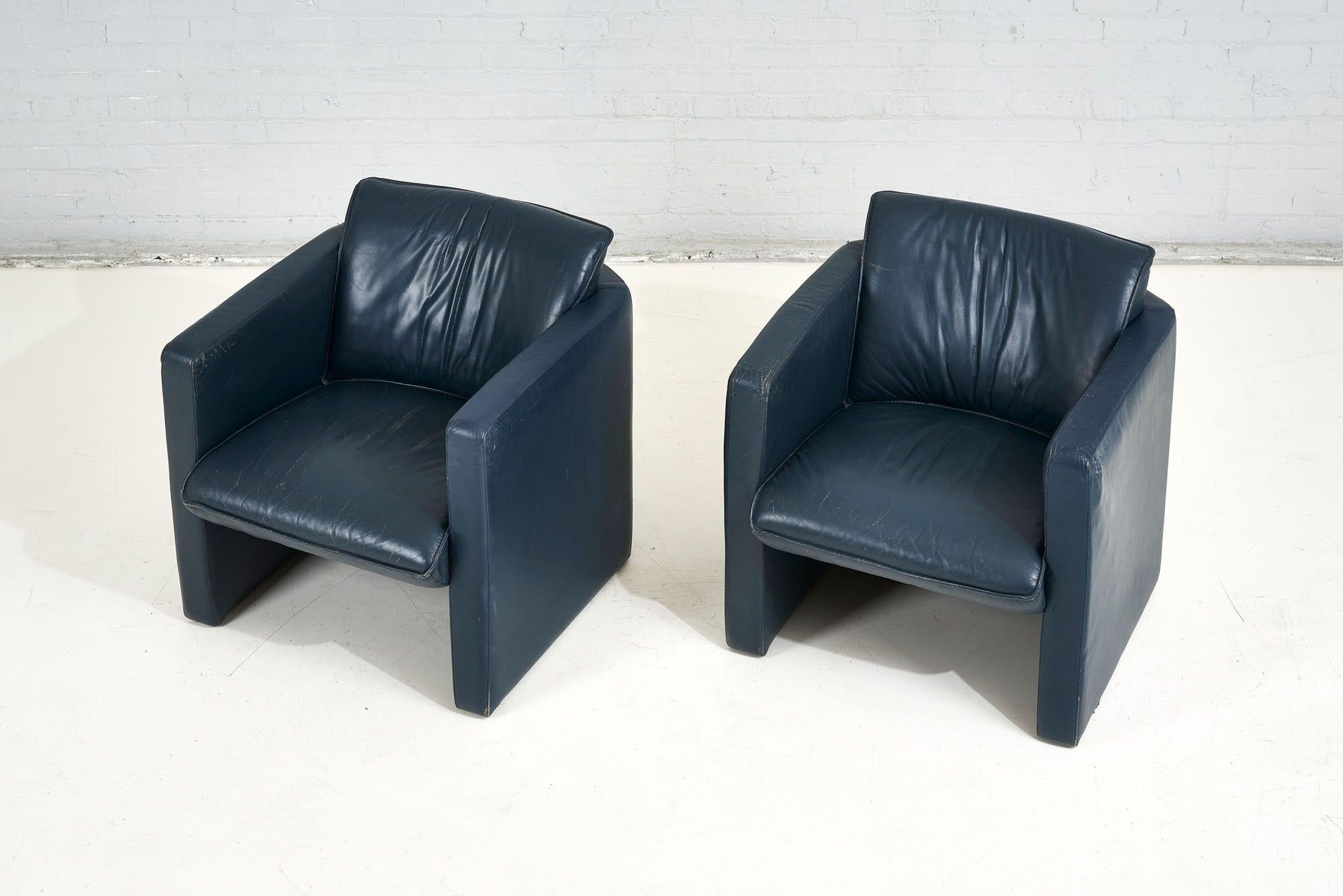 Post Modern Barrel Leather Chairs by Leolux, 1970 In Good Condition For Sale In Chicago, IL
