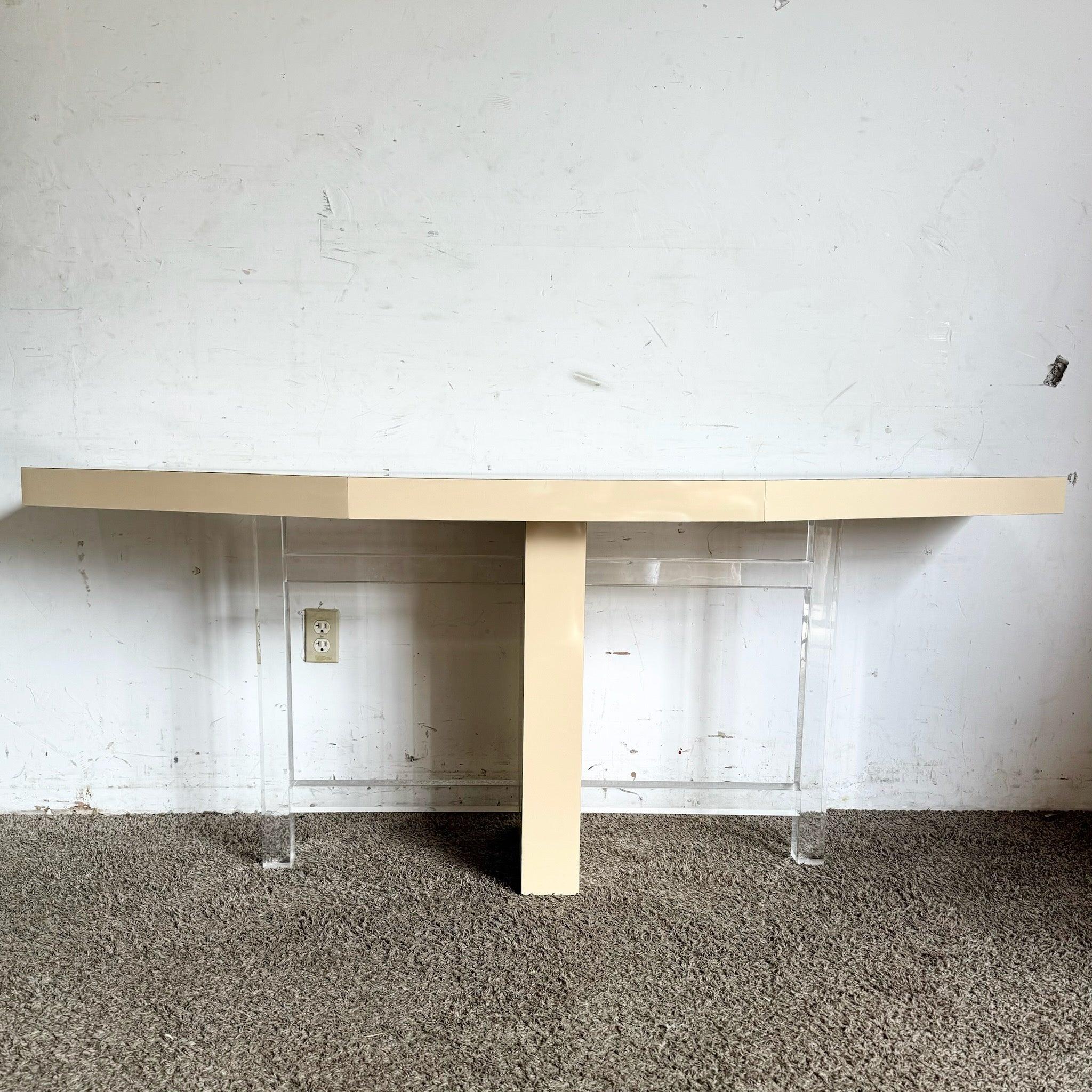 Fin du 20e siècle Table console postmoderne en stratifié laqué beige et lucite en vente