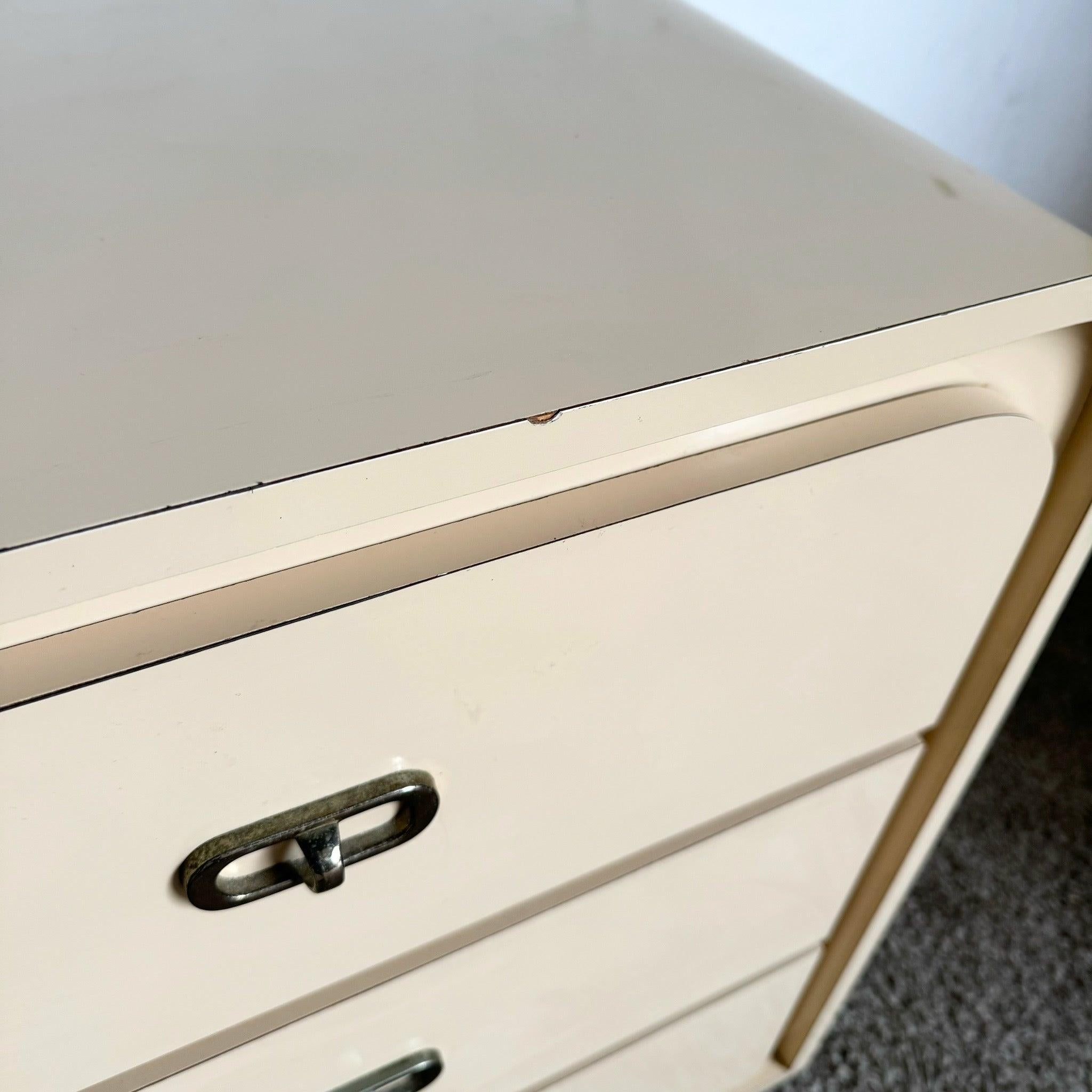 Legno Comò a cascata postmoderno in laminato laccato beige in vendita