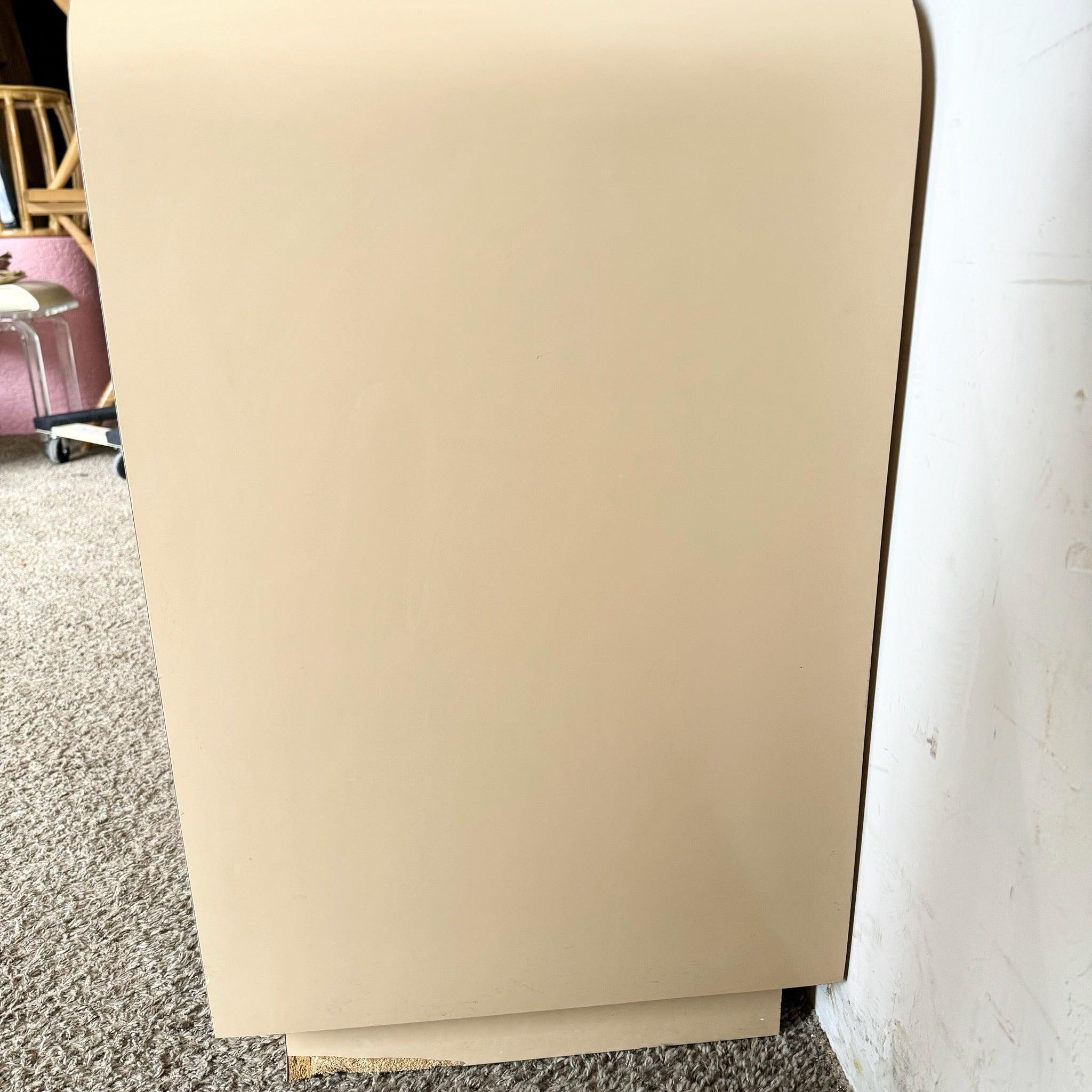 Comò a cascata postmoderno in laminato laccato beige in vendita 2
