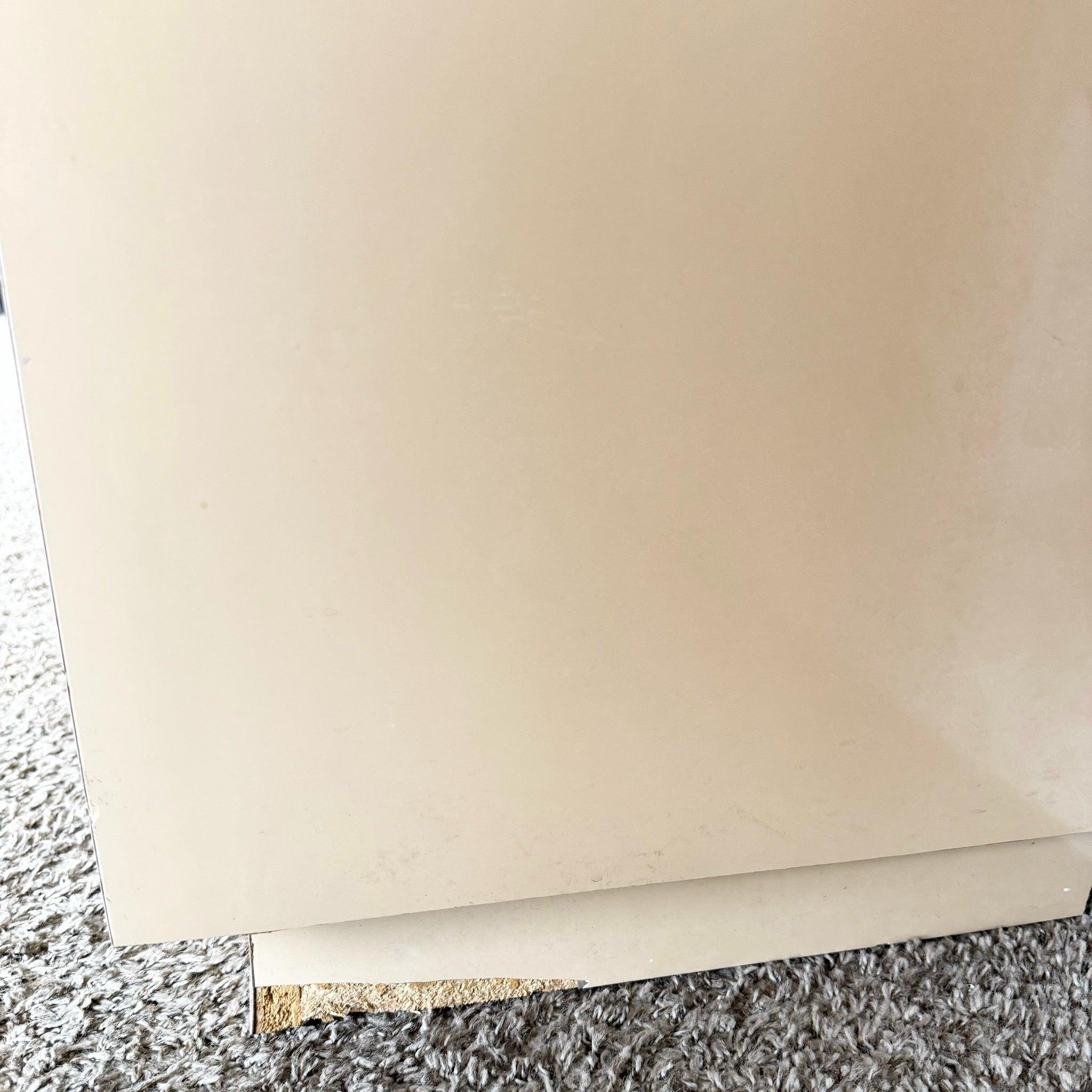 Comò a cascata postmoderno in laminato laccato beige in vendita 3