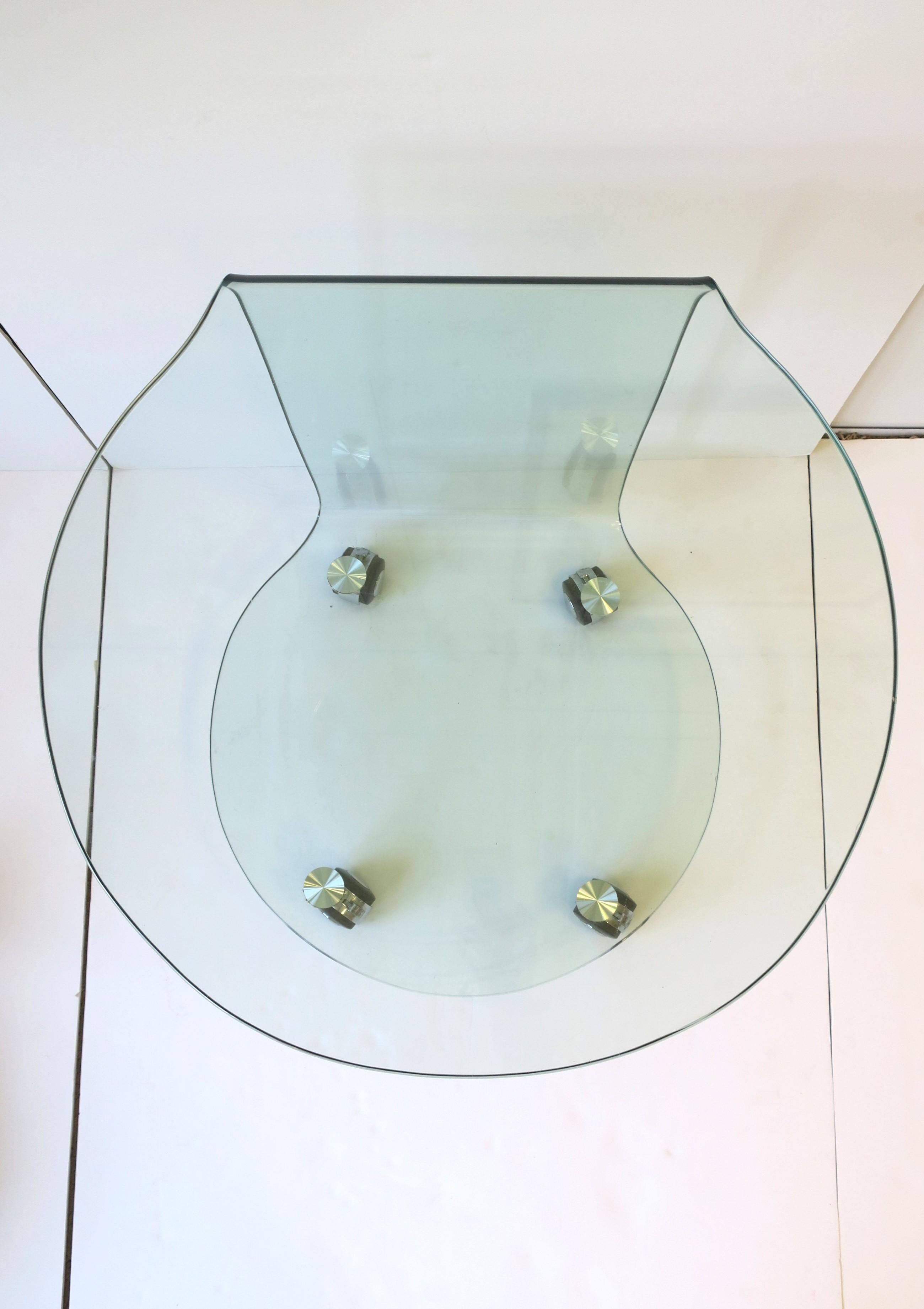 Table d'appoint ou table d'appoint postmoderne en verre plié dans le style de la mousse en vente 7