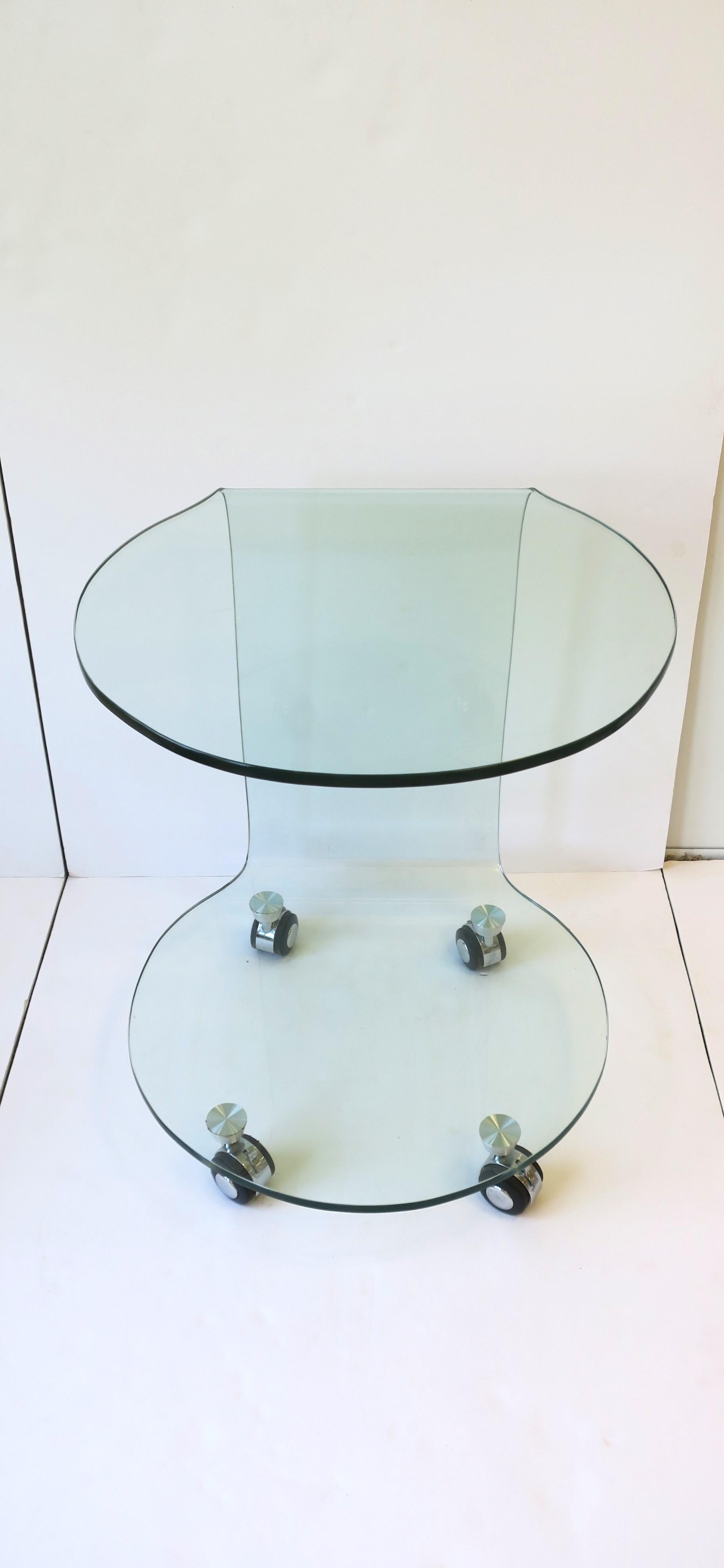 Postmodern Bent Glass Side or End Table in the Style of Fiam In Good Condition For Sale In New York, NY