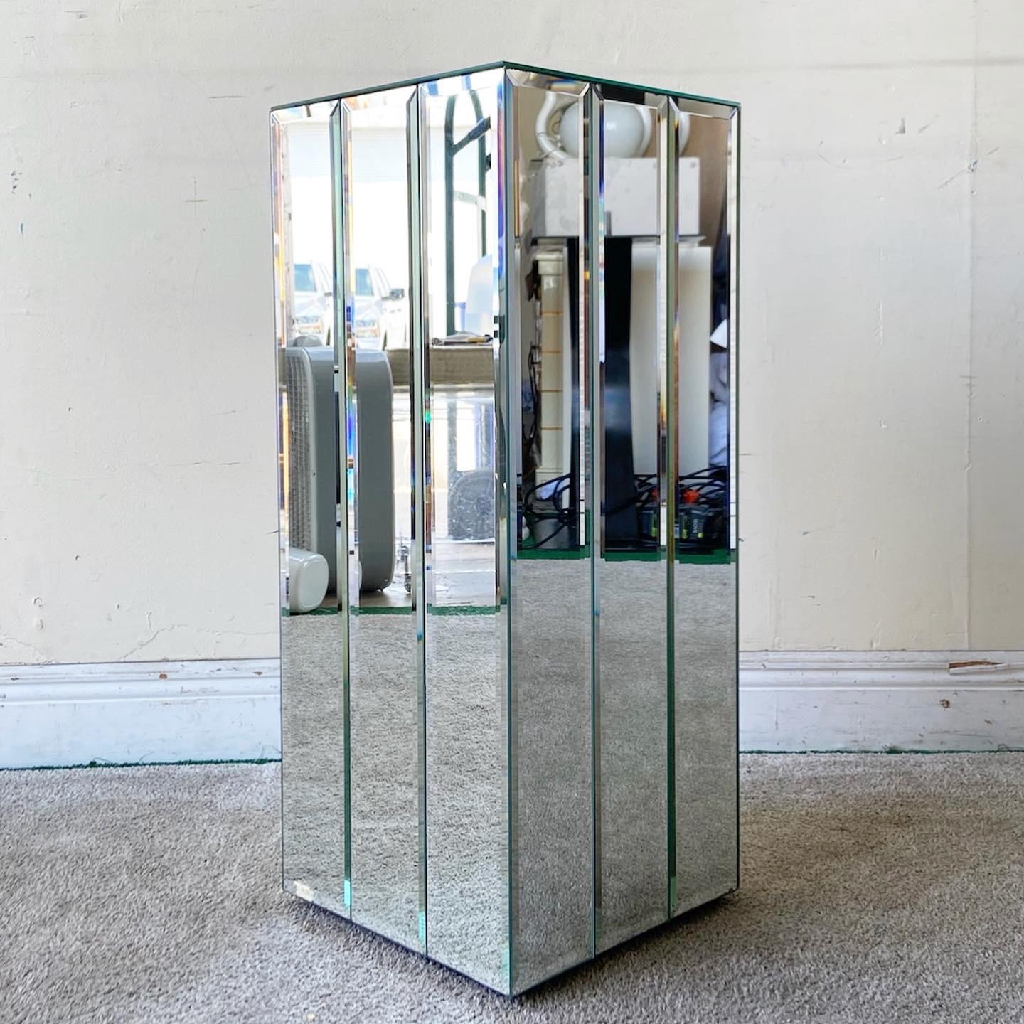 Excellent postmodern rectangle pedestal. Each side is split into 3 beveled mirrored panels.

Additional information:
Material: Mirror
Color: Transparent
Style: Postmodern
Time Period: 1980s
Place of origin: USA
Dimension: 12.25