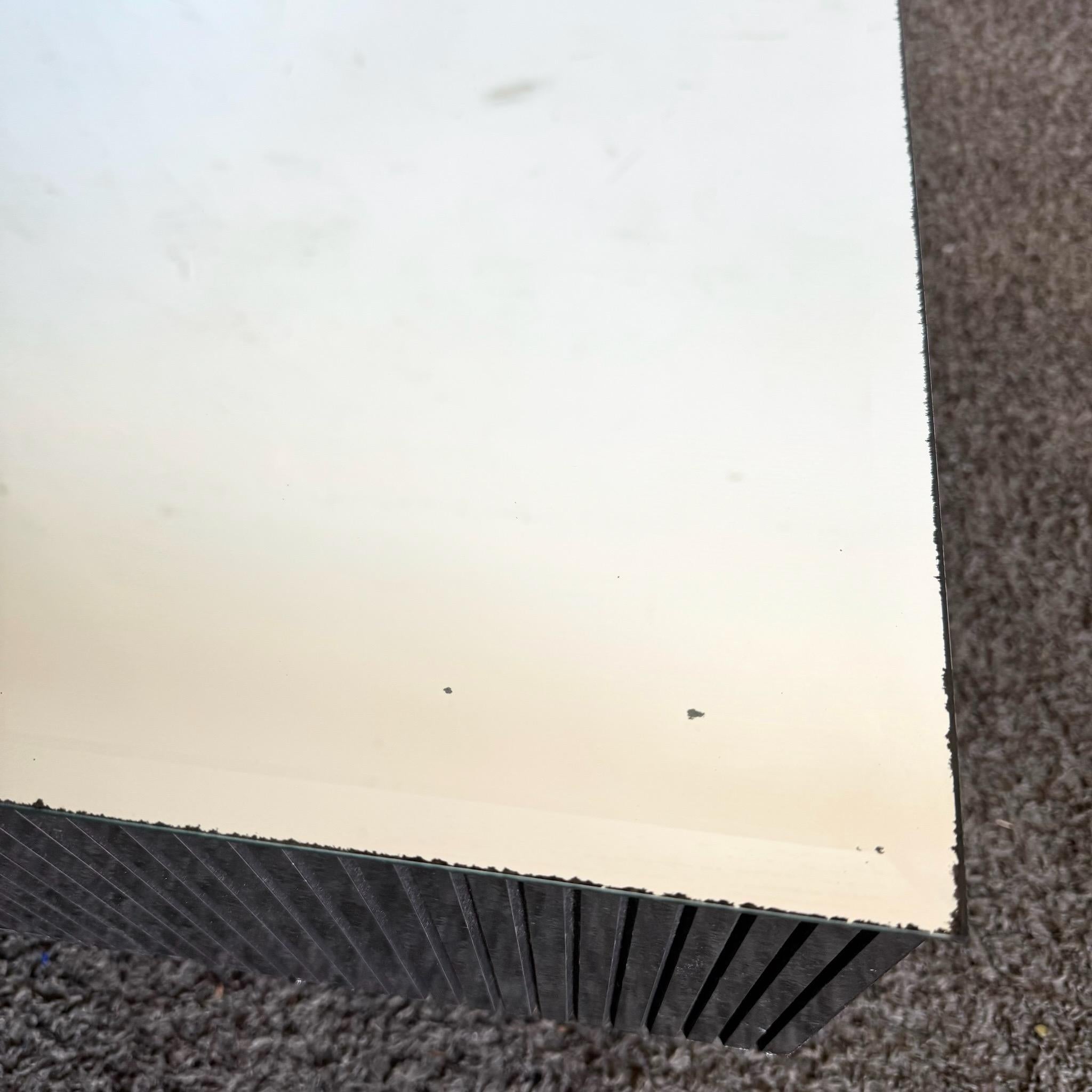 Miroir Table basse postmoderne à plateau miroir rayé noir et argent en vente