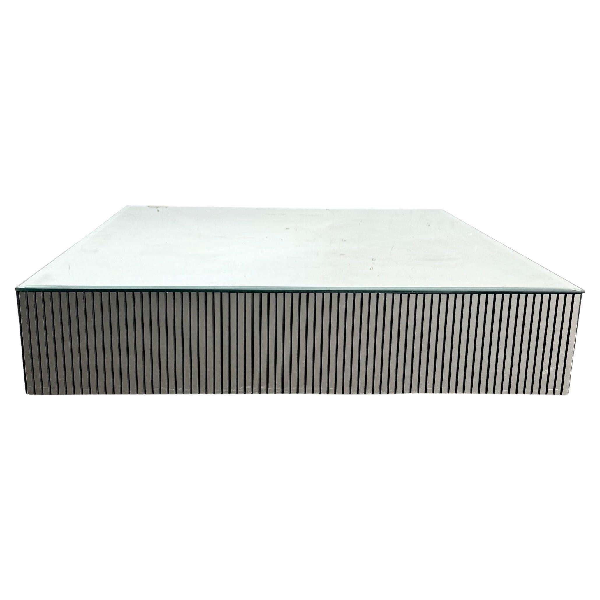 Table basse postmoderne à plateau miroir rayé noir et argent