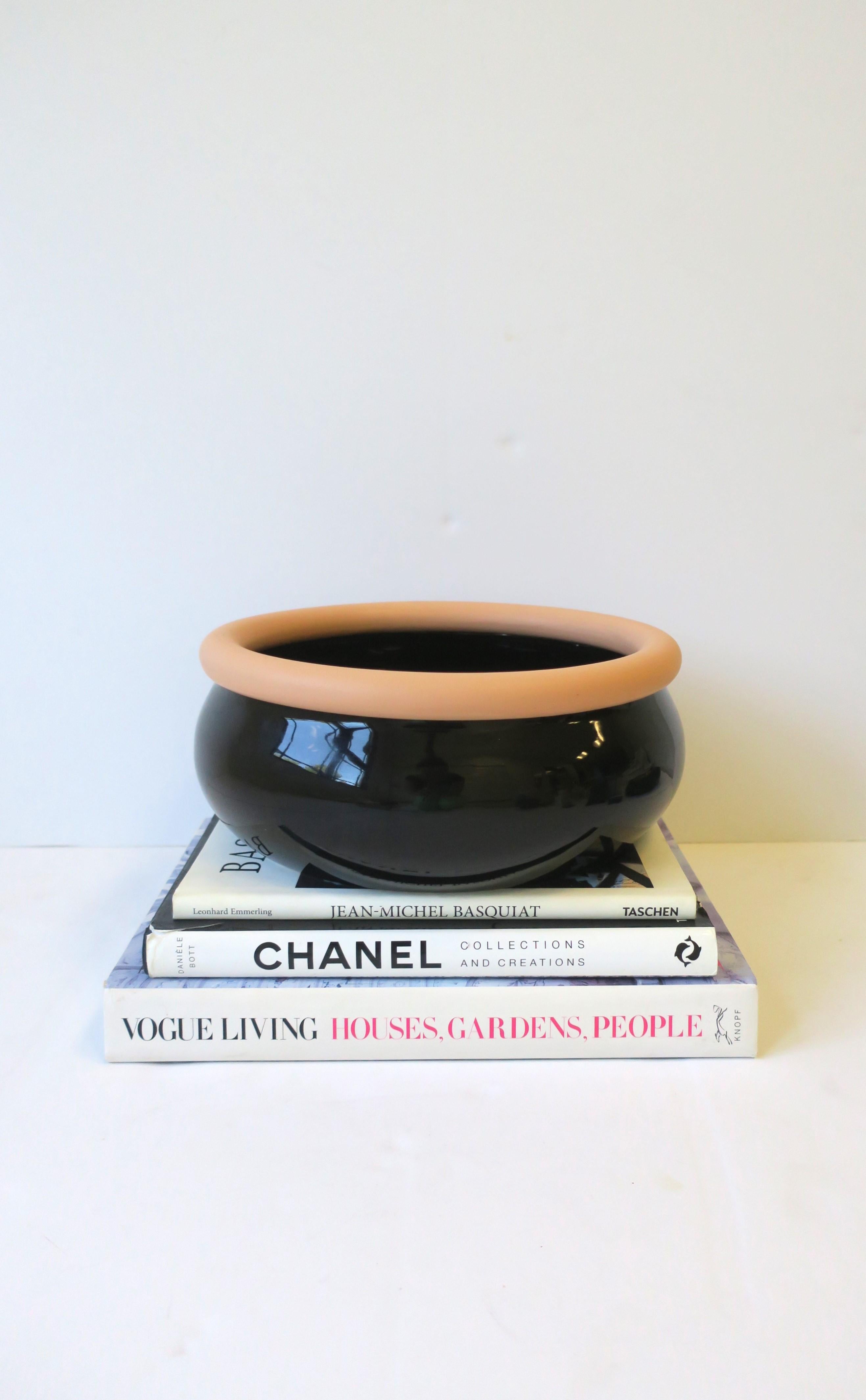 Postmoderne Bol en céramique noire et terre cuite postmoderne, années 1980 en vente