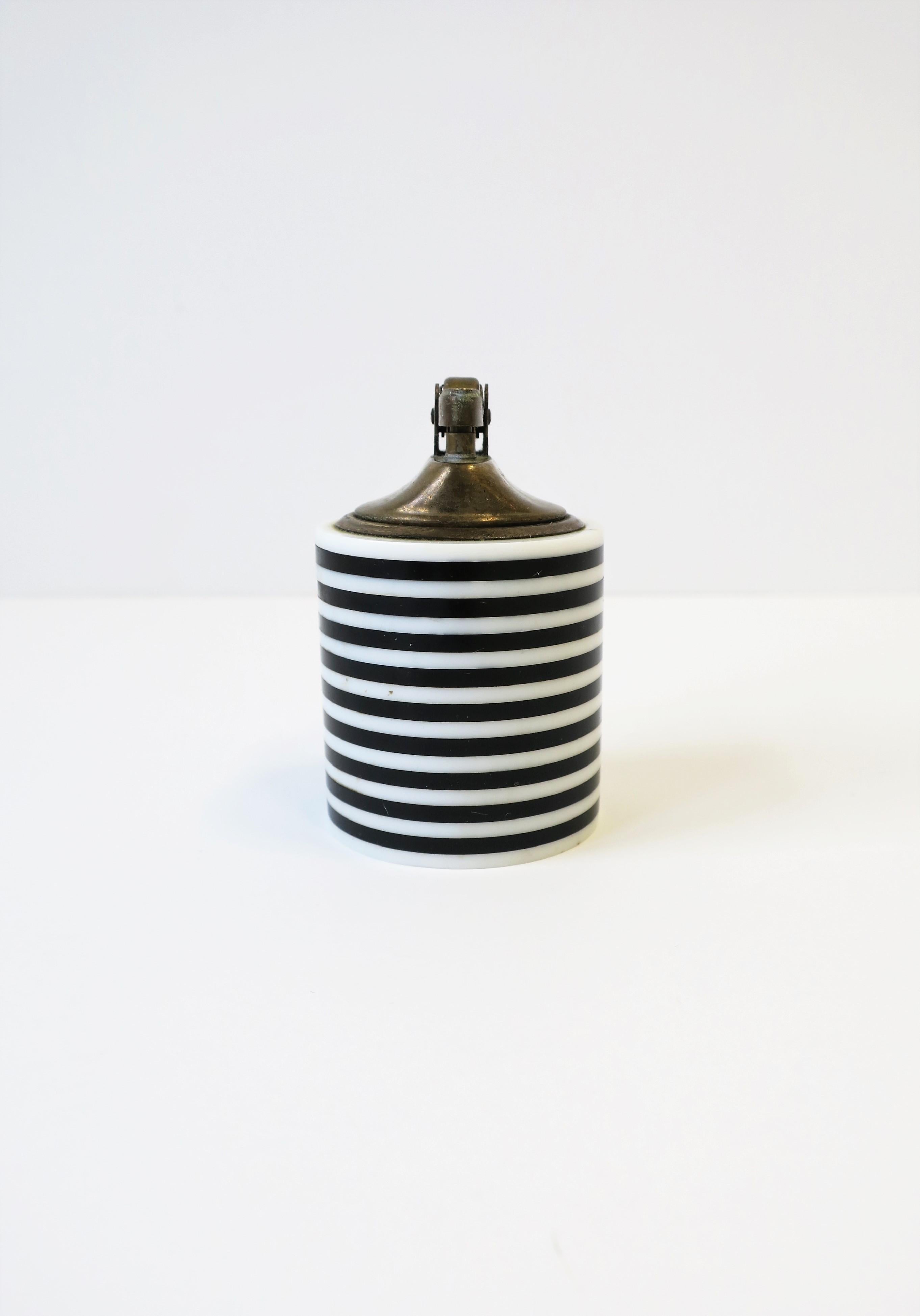Postmodern Black and White Acrylic Lighter In Good Condition In New York, NY