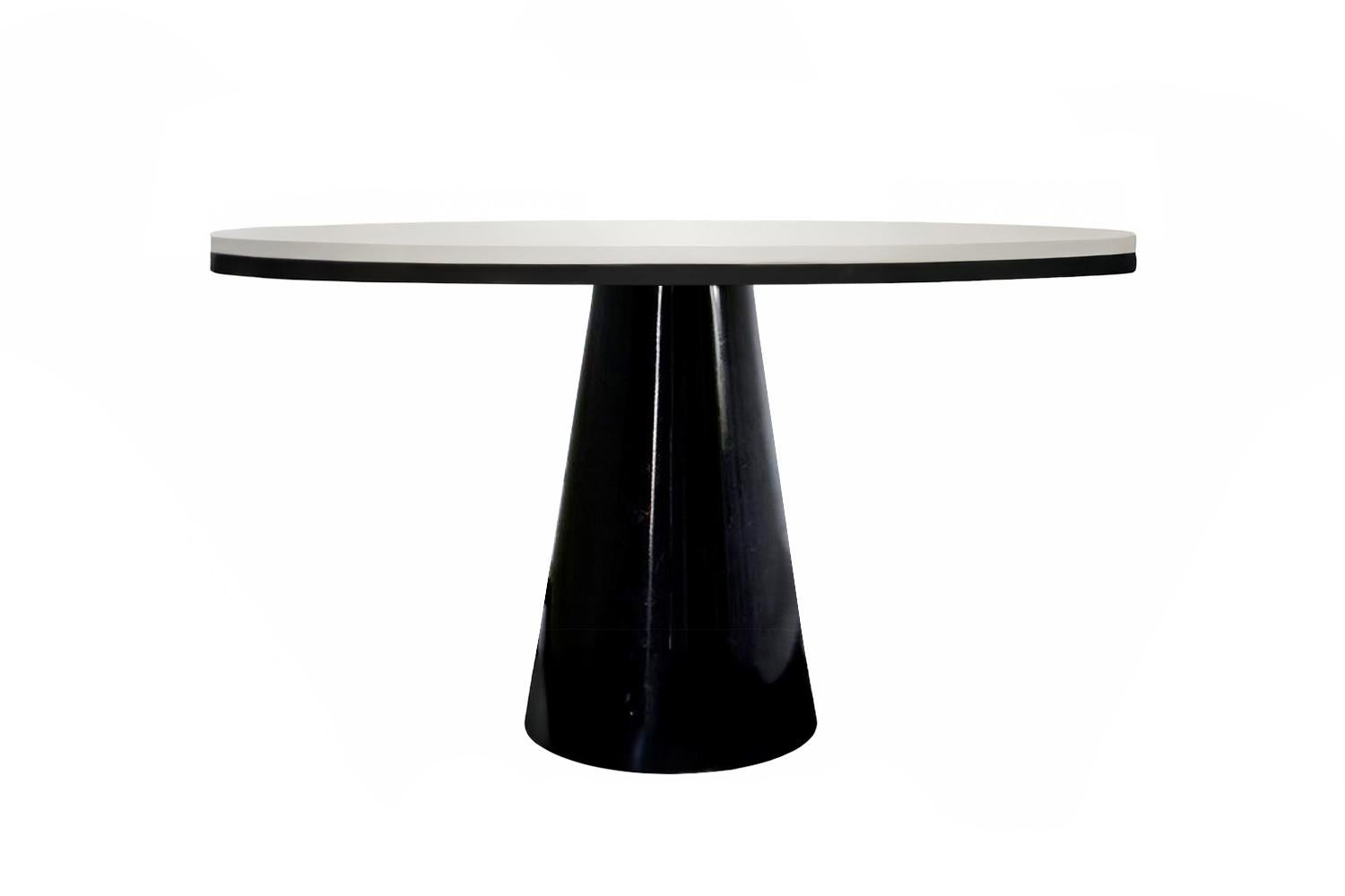 Chi is vital energy, the invisible flow that nurtures, sustains, and holds everything together. It is the essence of balance, the meeting point where opposites find harmony—light and darkness, yin and yang, expansion and grounding. The Chi Dining